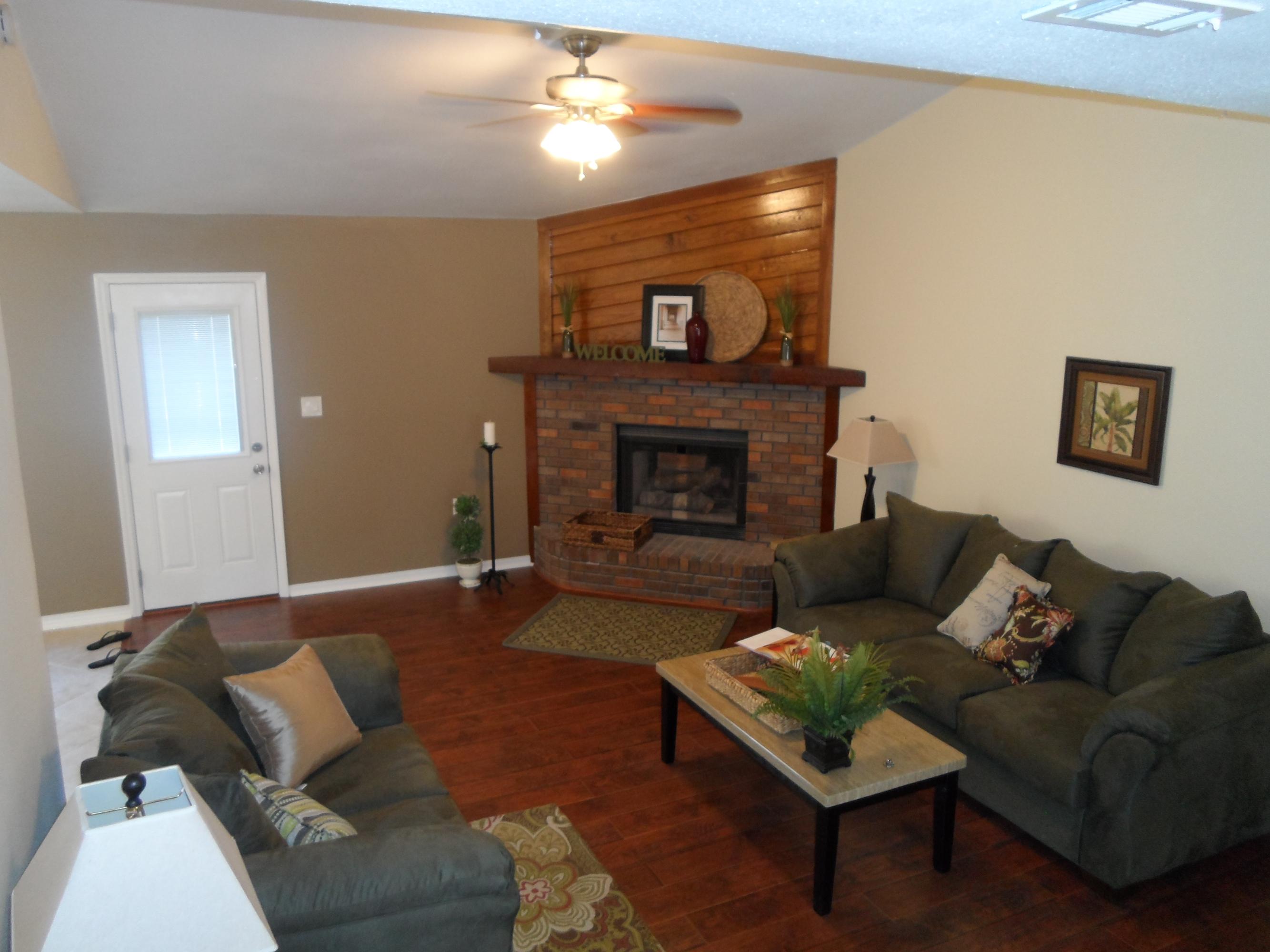 PINE MEADOWS 2ND ADDN LOT 22 BLK F - Residential