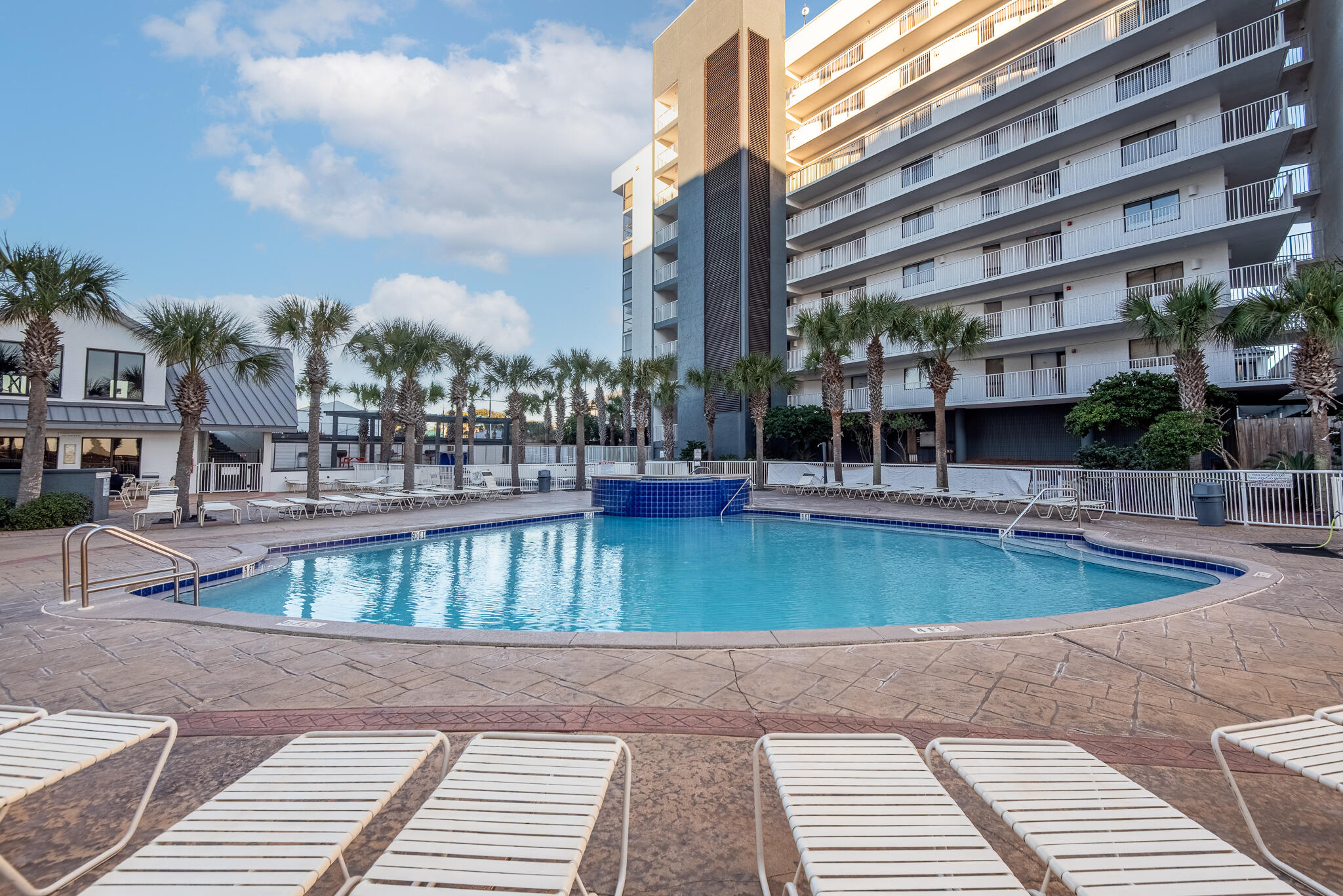 MAINSAIL CONDO PH 3 - Residential