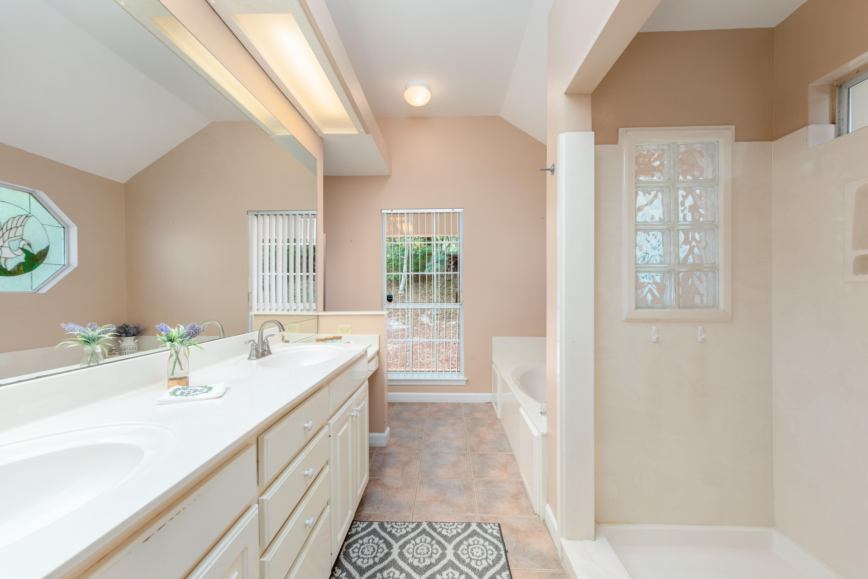 LAKE WAY VILLAS 3 - Residential