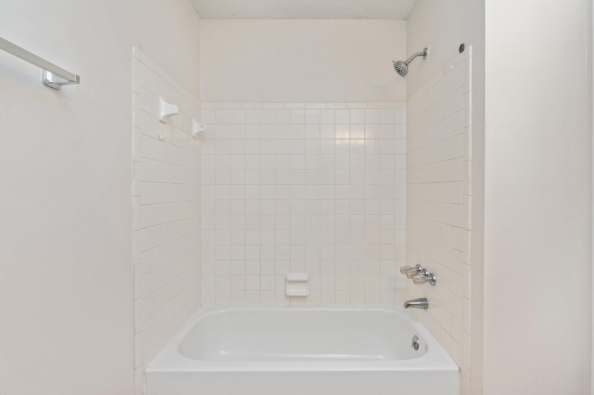 PALMETTO ESTATES UNREC - Residential Lease