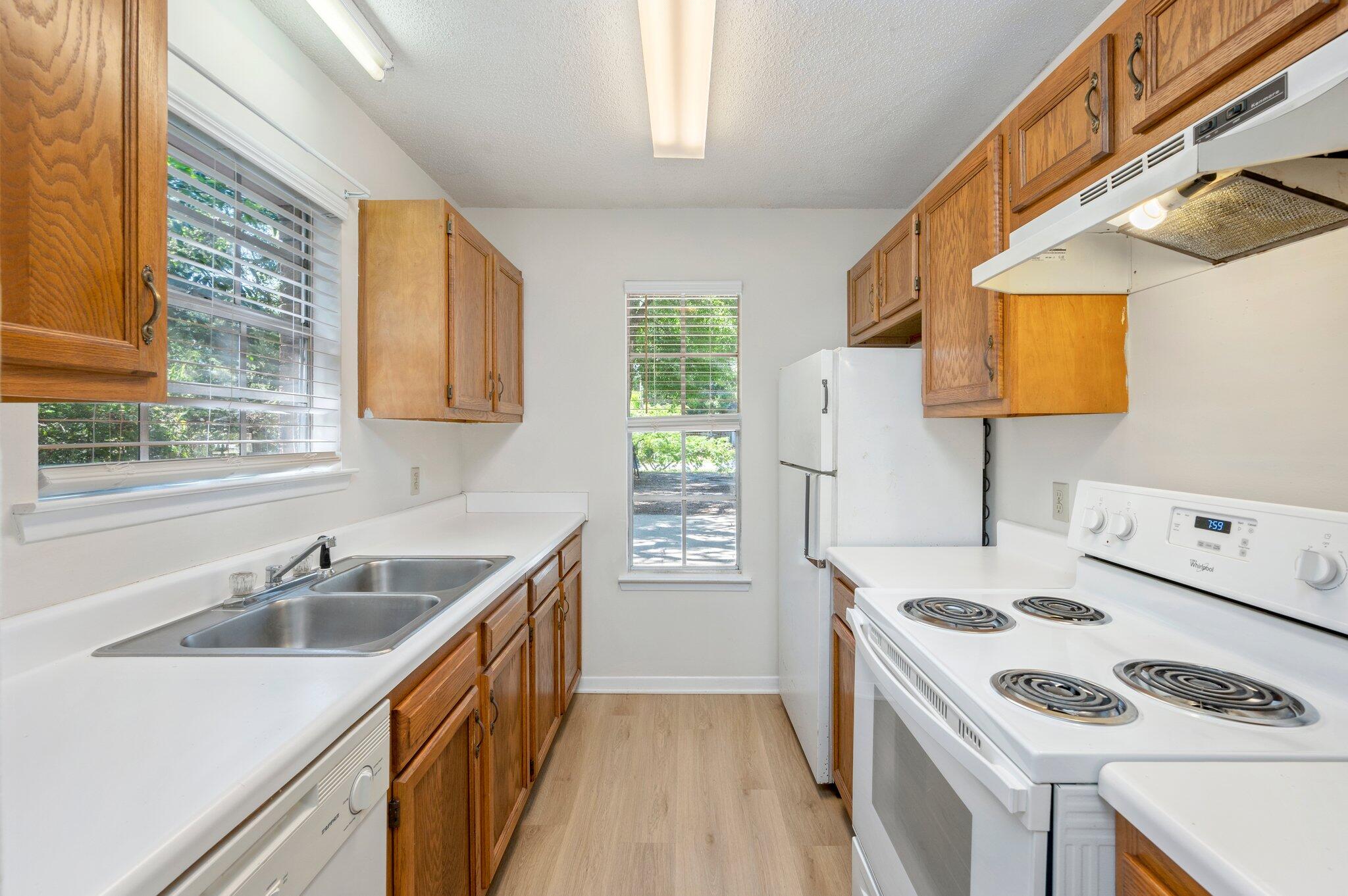 PALMETTO ESTATES UNREC - Residential Lease