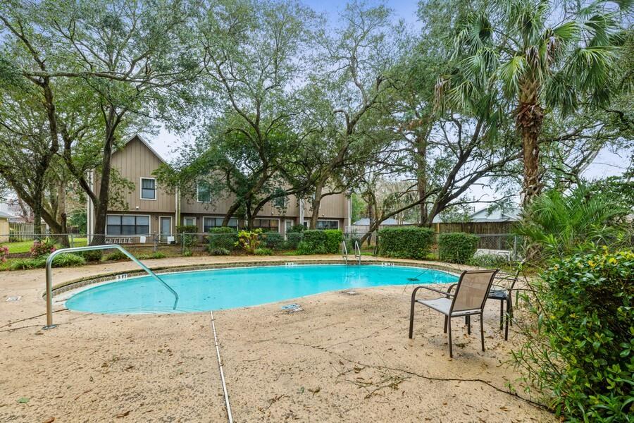 FALCON RIDGE - Residential