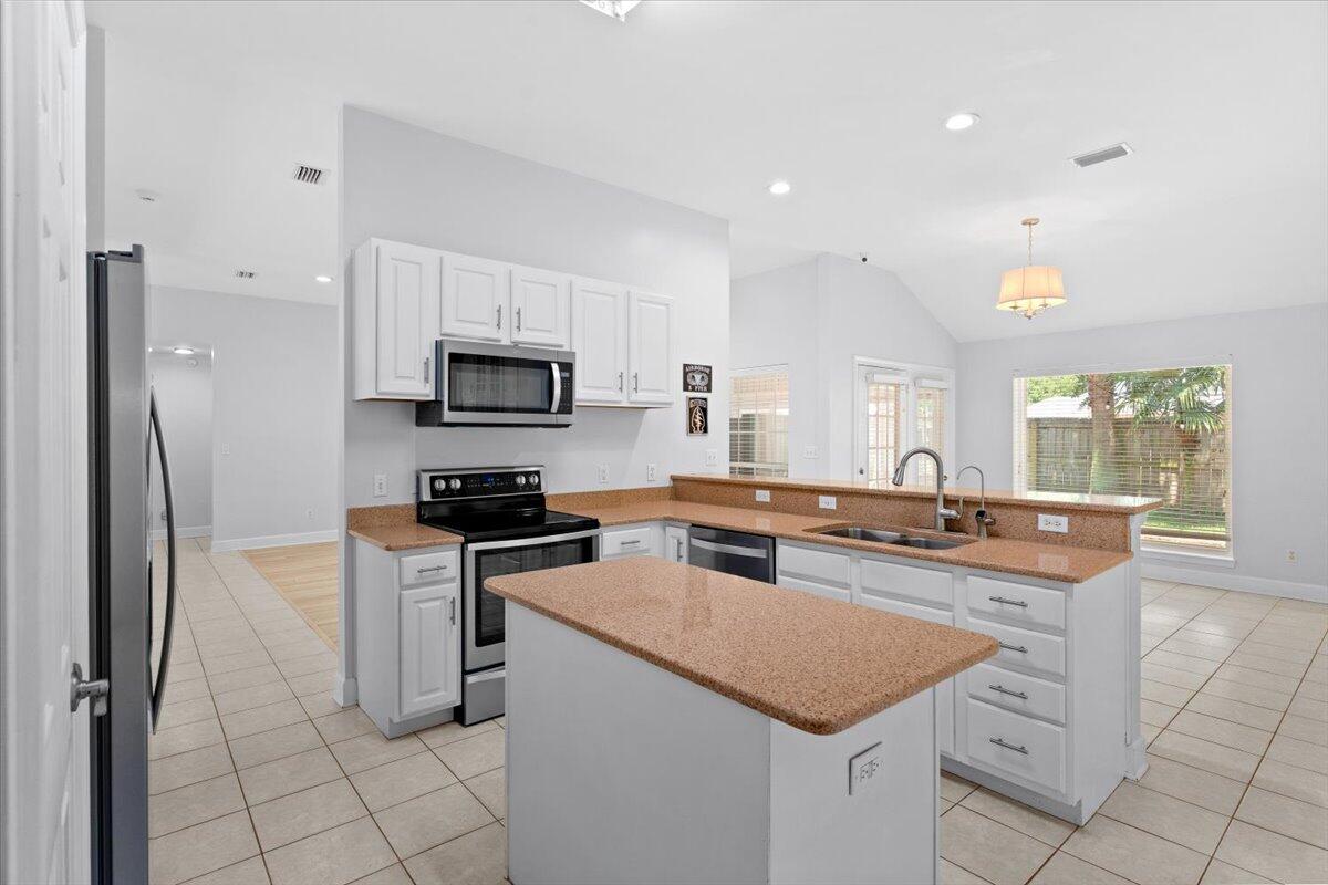 BISCAYNE POINTE - Residential