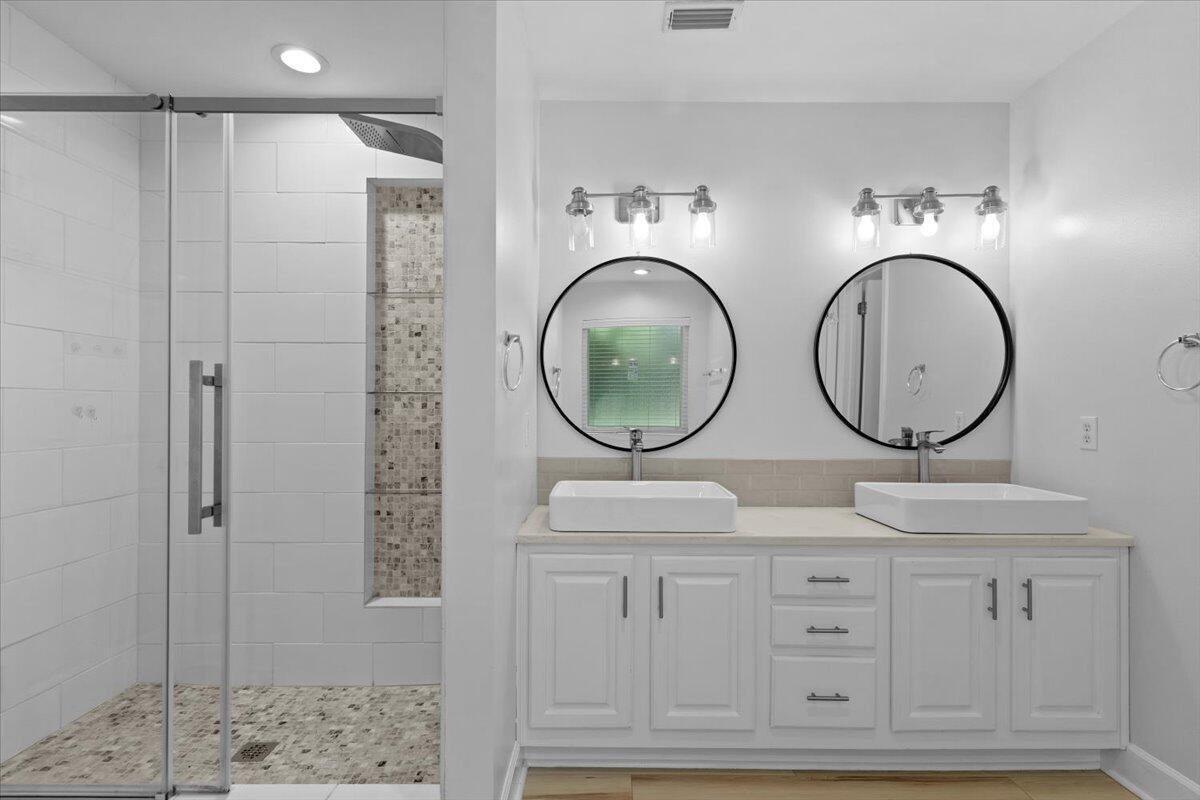 BISCAYNE POINTE - Residential