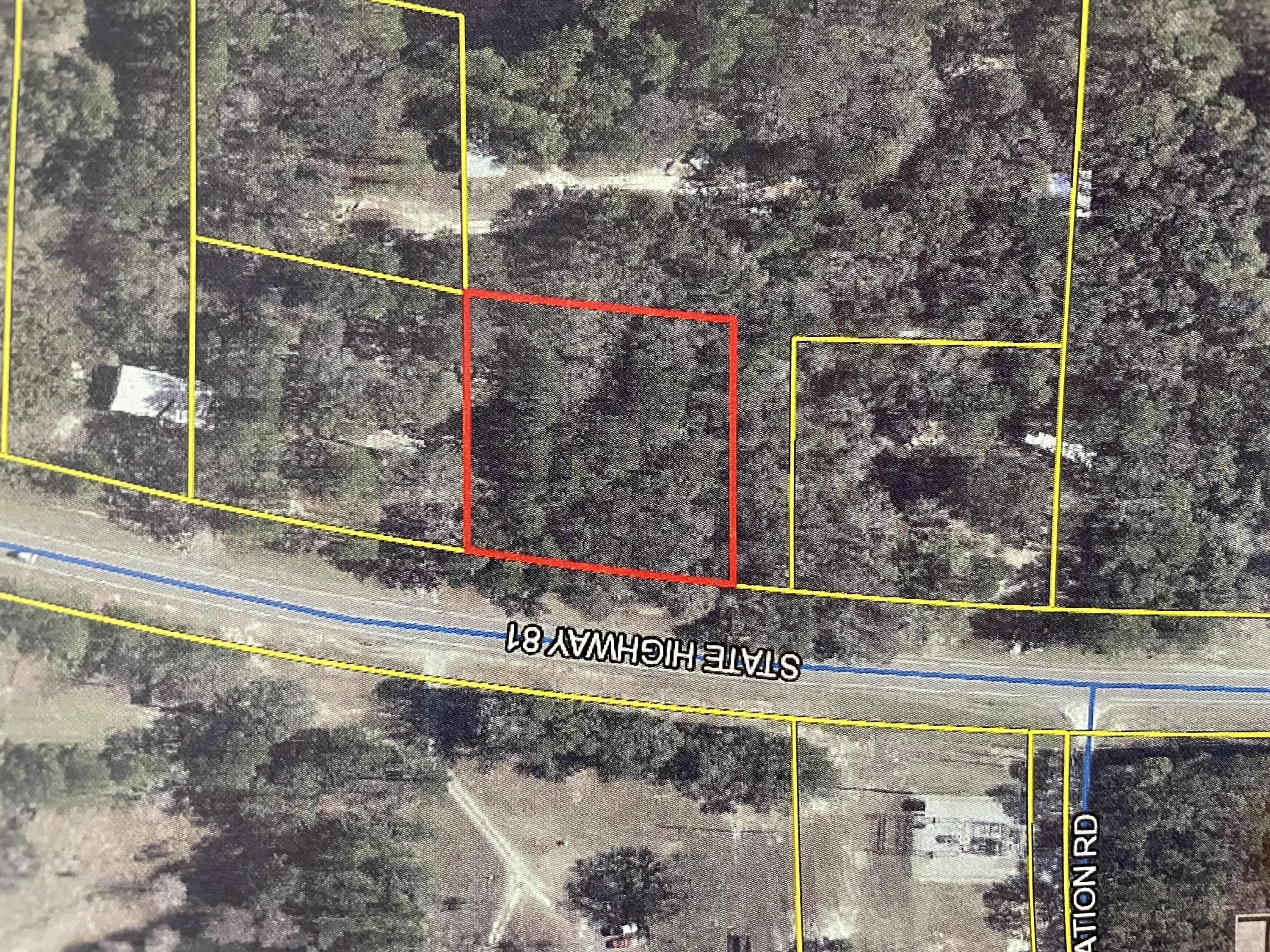 Priced to sale! Wooded acer on Hwy 81. Conveniently located just 15 minutes from Freeport and 30 minutes from panama City Beach.