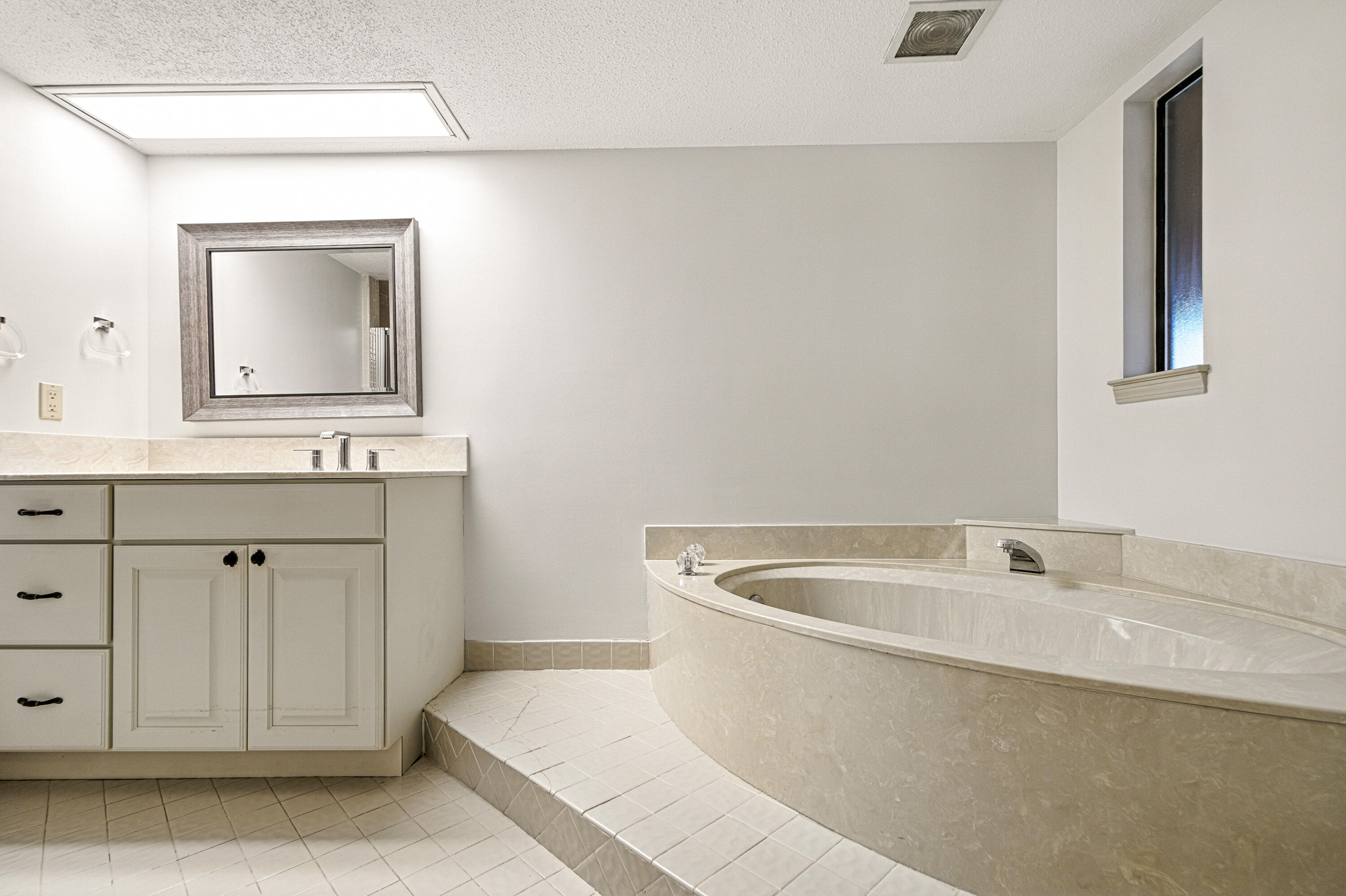 EDGEWATER VILLAGE NORTH - Residential