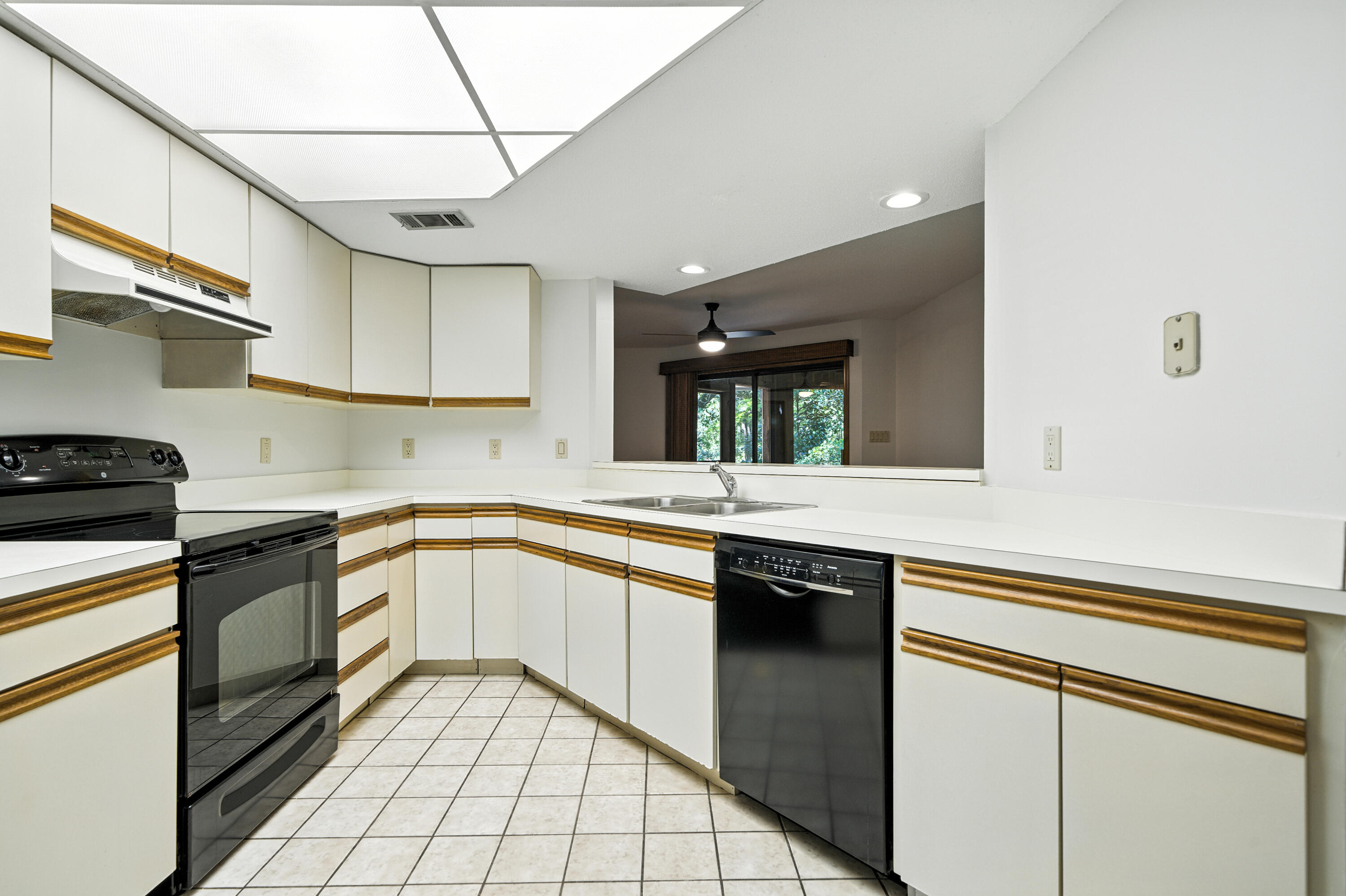 EDGEWATER VILLAGE NORTH - Residential