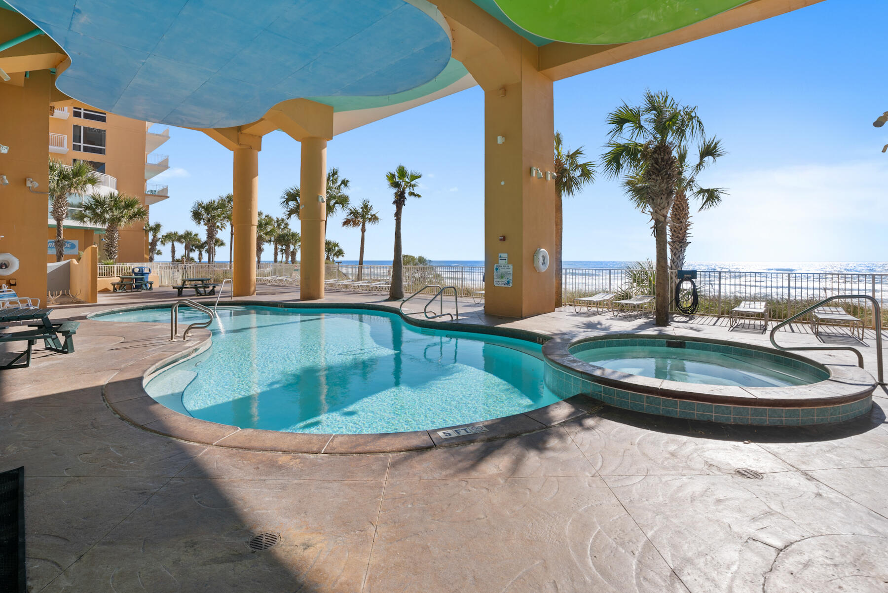 Splash Condo - Residential