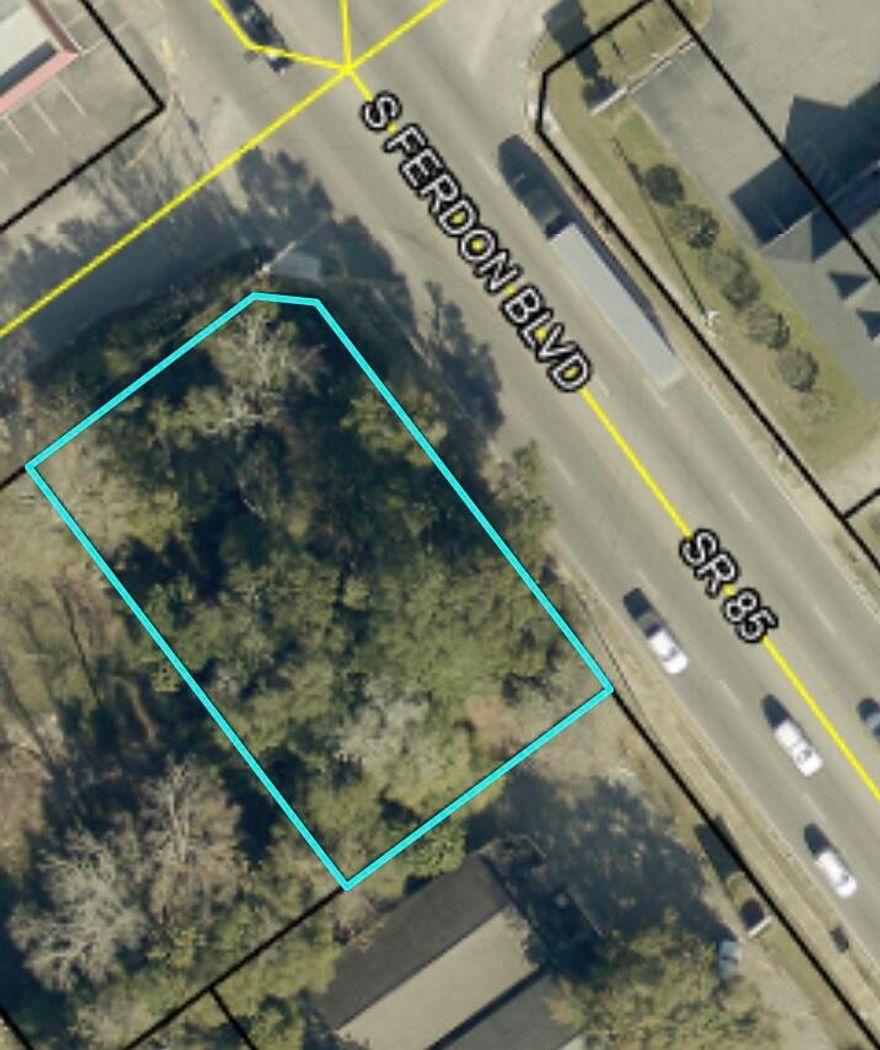 Excellent visibility for your business on these two commercial lots in the center of Crestview. 140 feet on Hwy 85 S