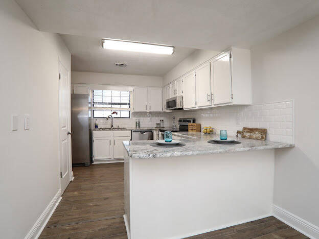 PINE SHADOWS T/H - Residential