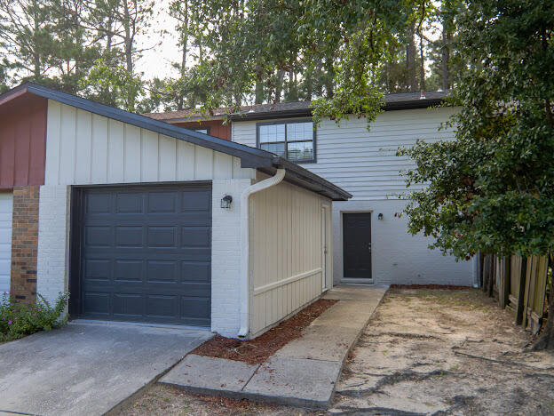 PINE SHADOWS T/H - Residential