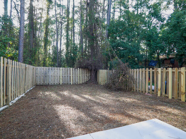 PINE SHADOWS T/H - Residential