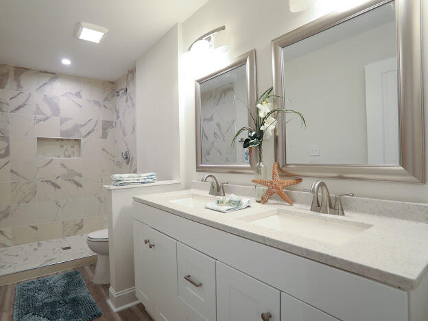 PINE SHADOWS T/H - Residential