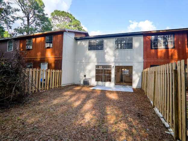 PINE SHADOWS T/H - Residential