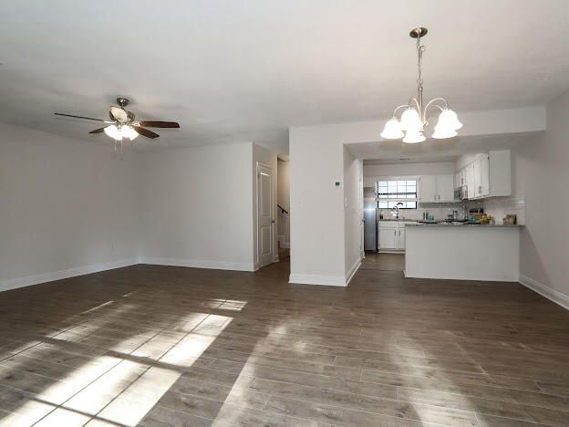 PINE SHADOWS T/H - Residential