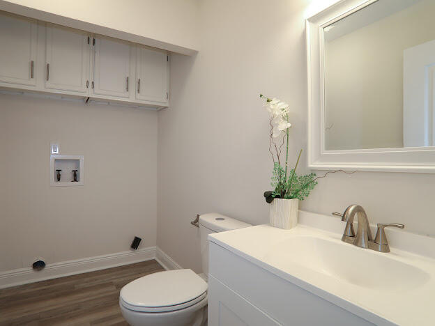 PINE SHADOWS T/H - Residential