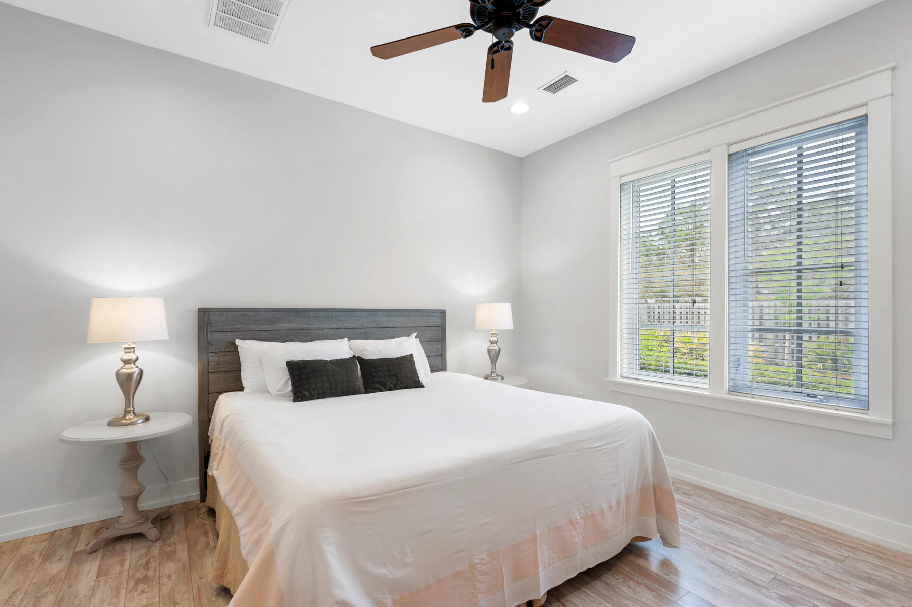 BUNGALOS AT SANDESTIN - Residential