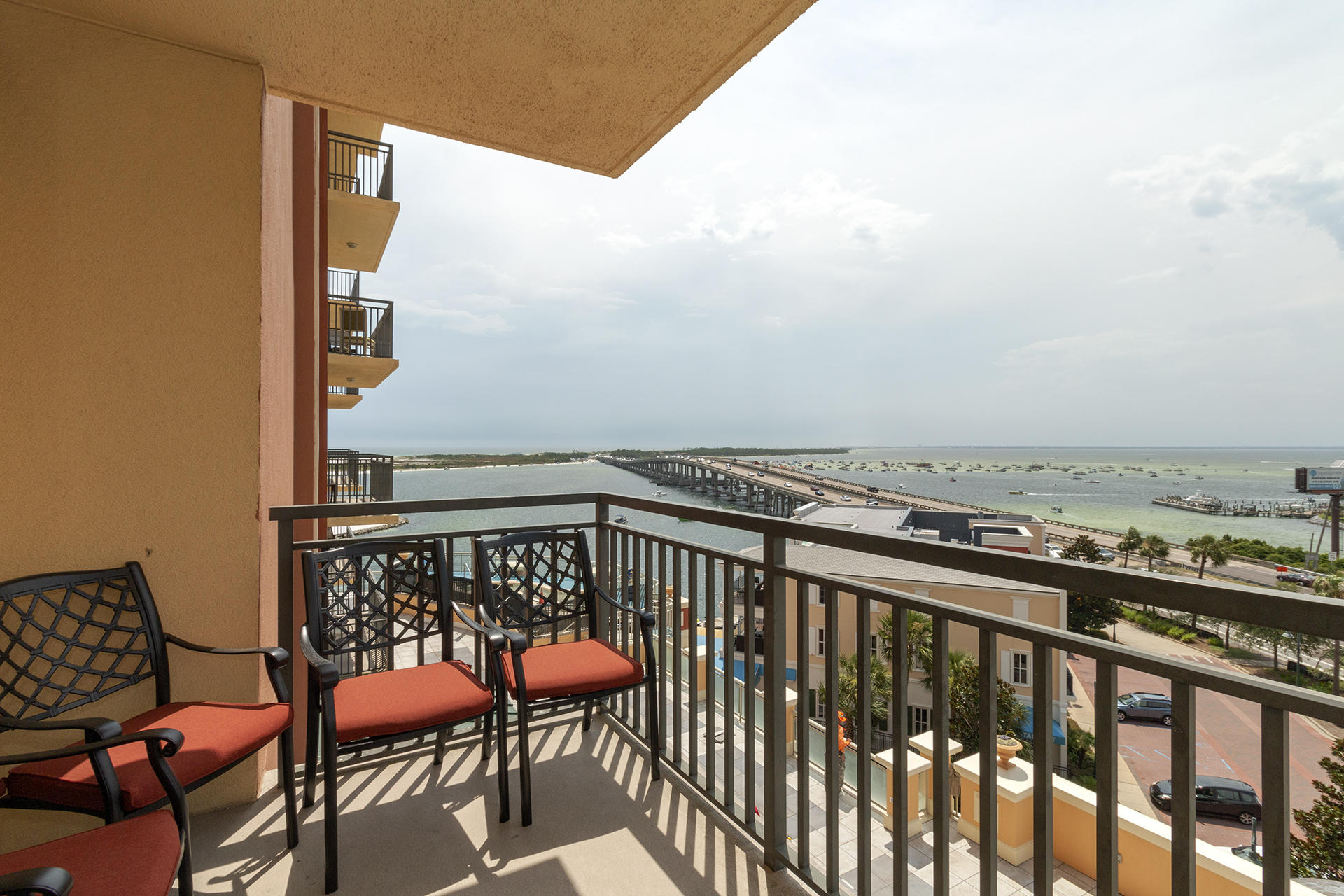 EMERALD GRANDE - Residential