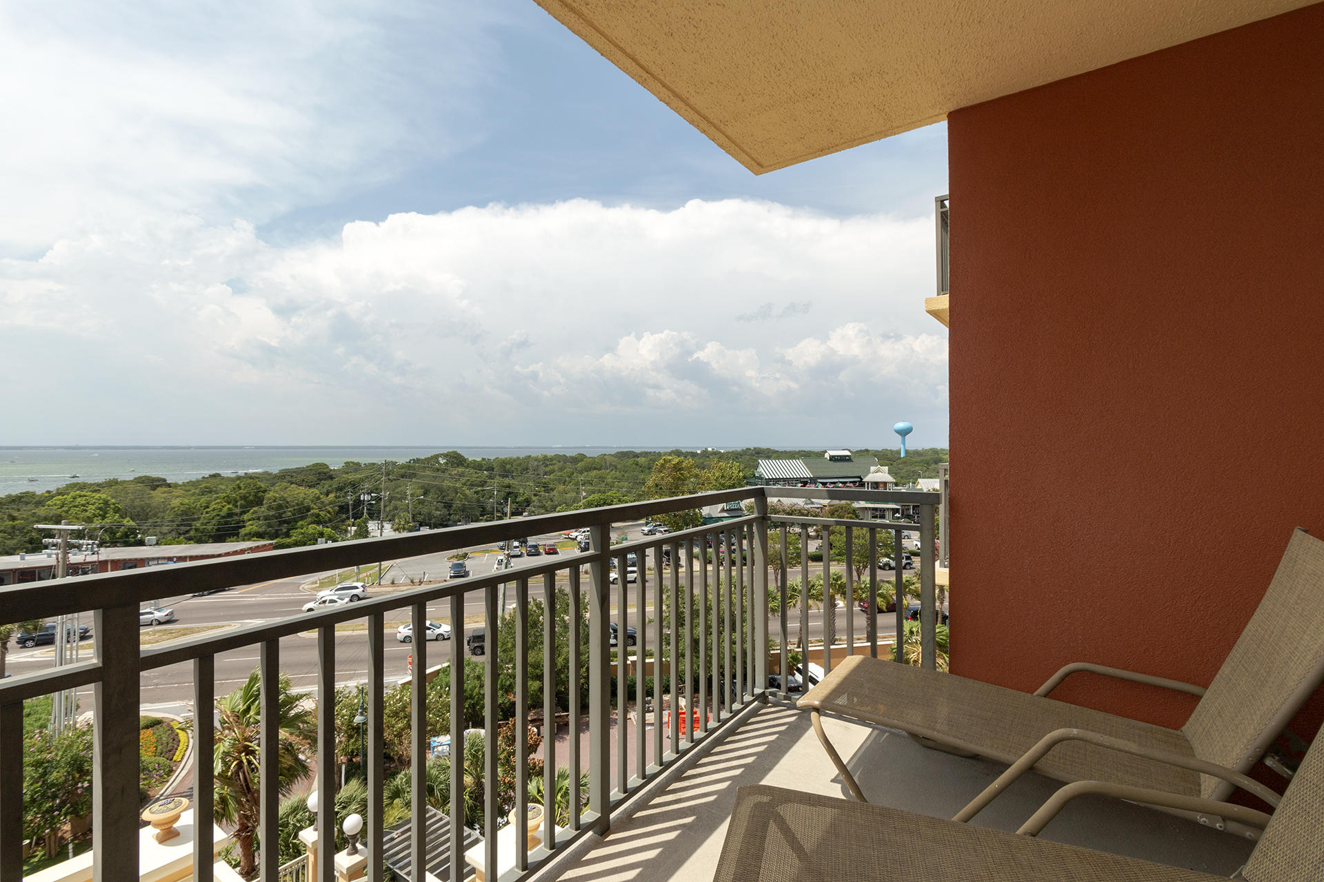 EMERALD GRANDE - Residential