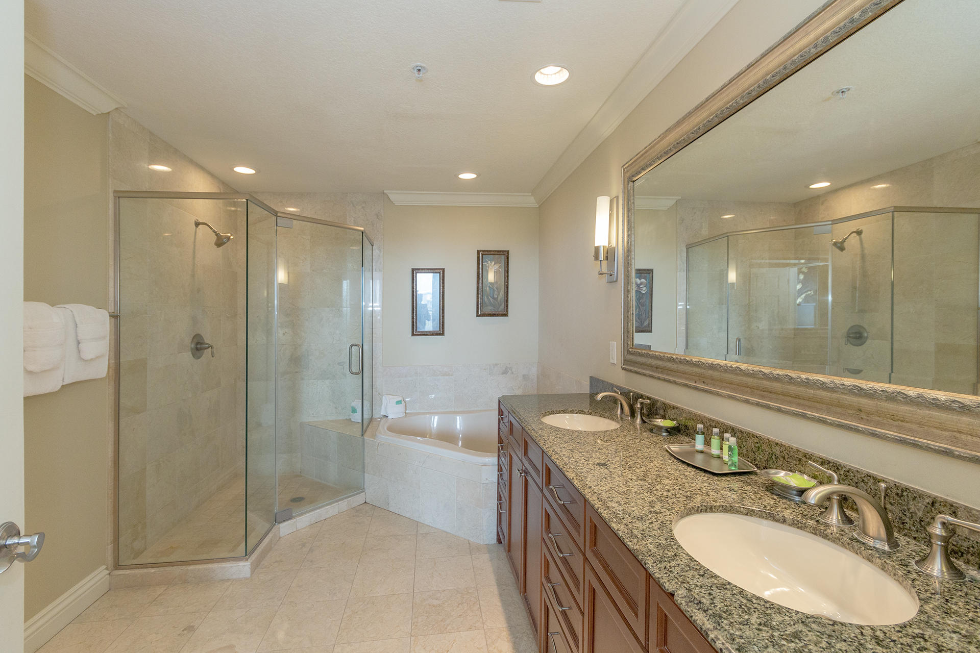 EMERALD GRANDE - Residential