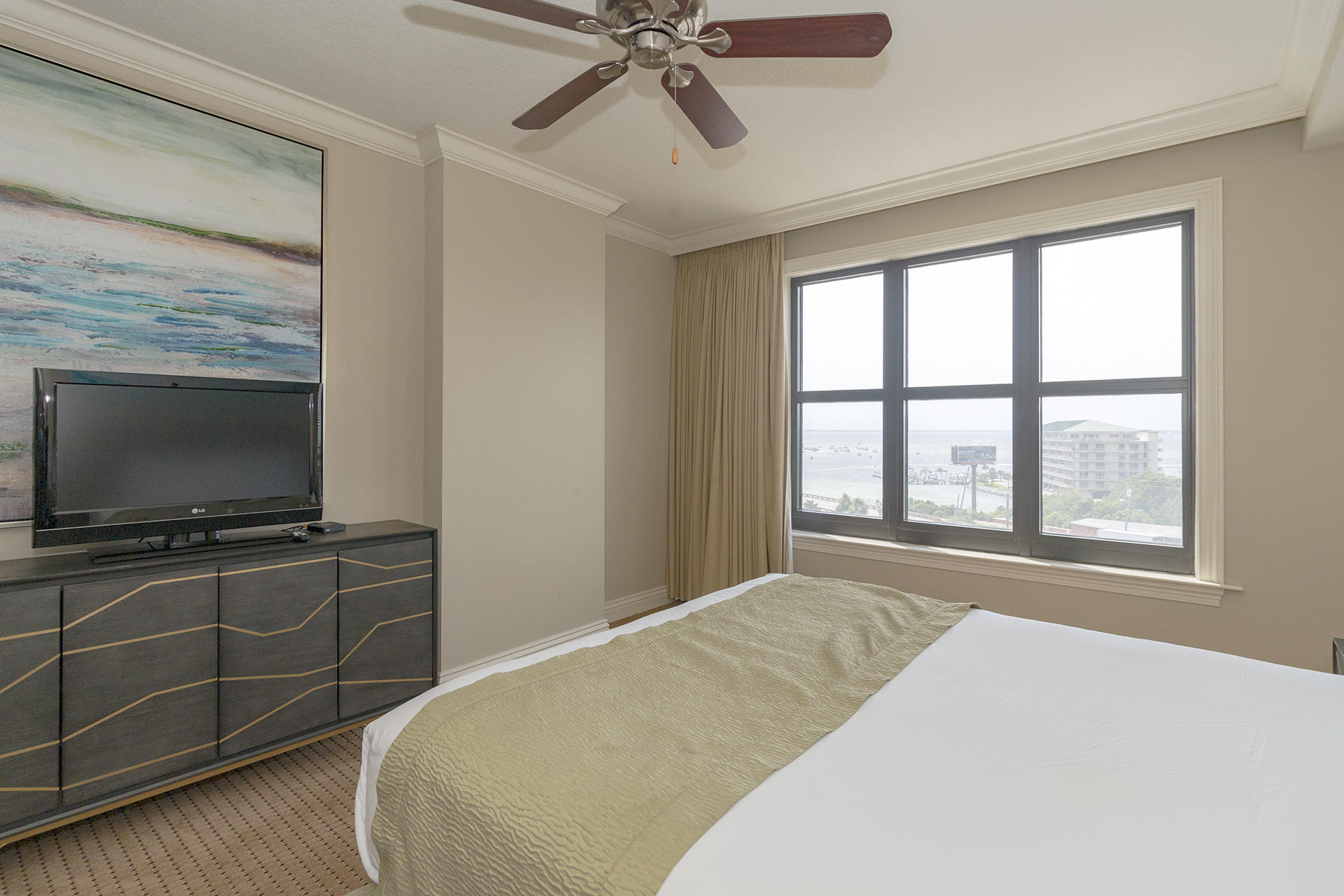 EMERALD GRANDE - Residential