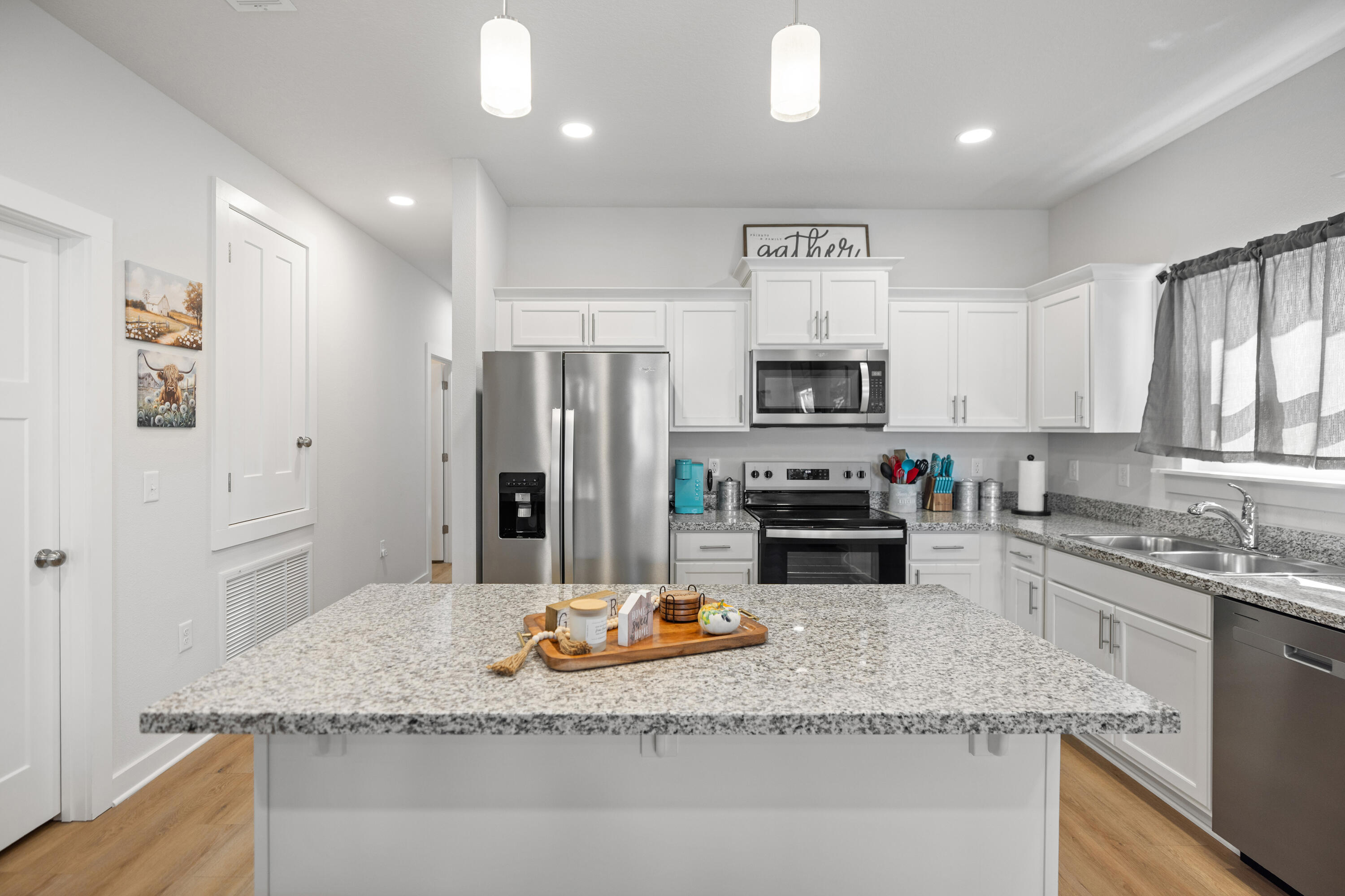 AVALON BEACH - Residential