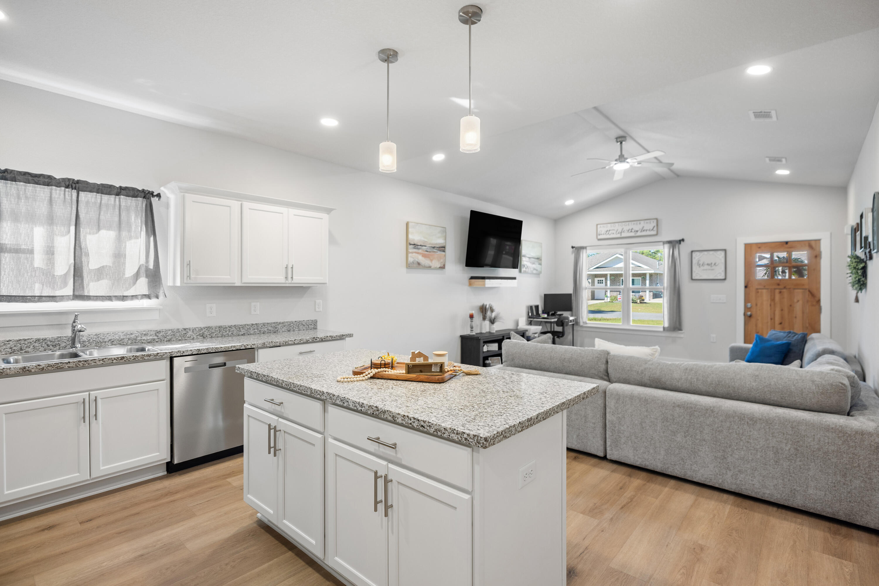 AVALON BEACH - Residential