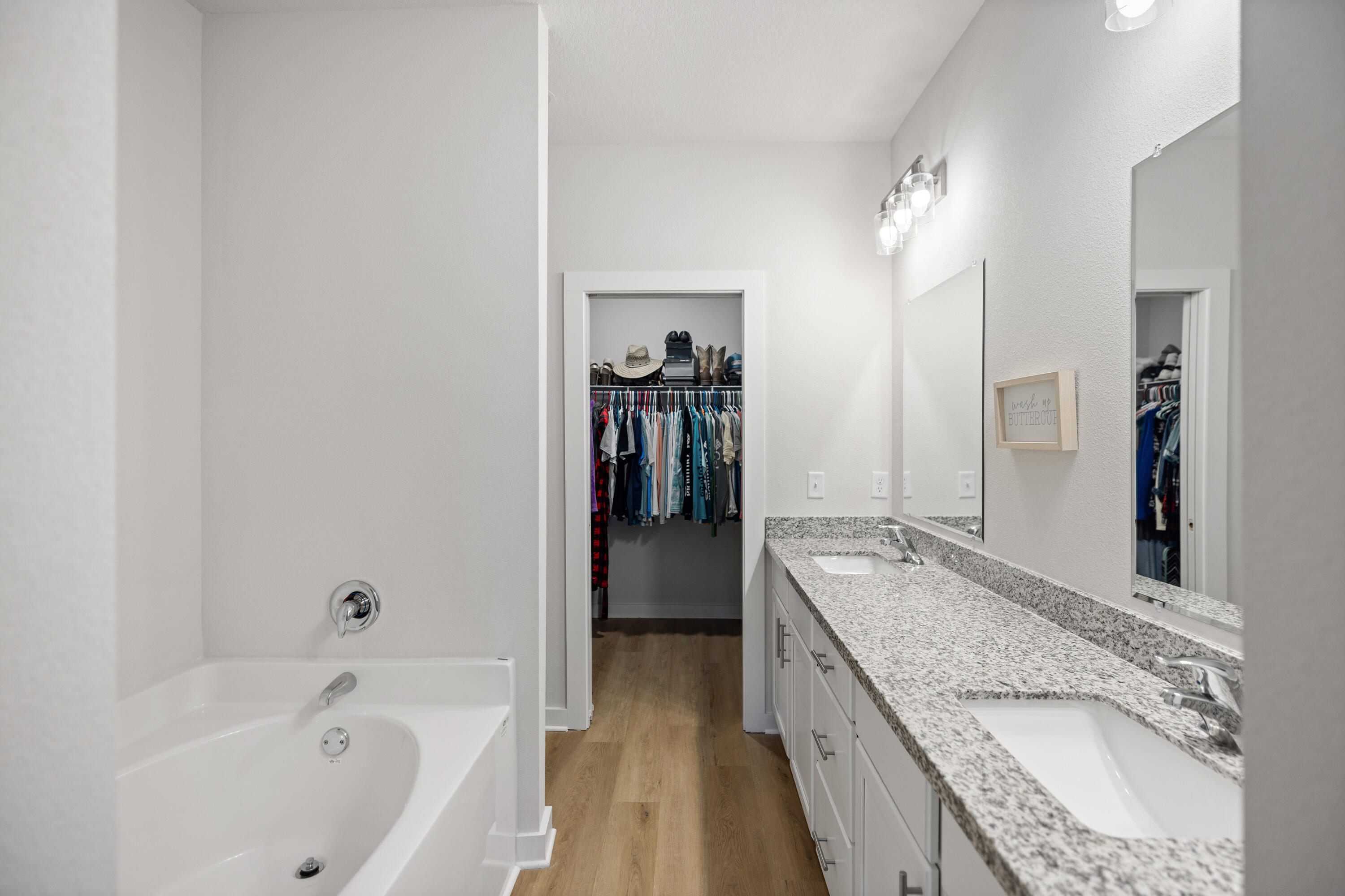 AVALON BEACH - Residential