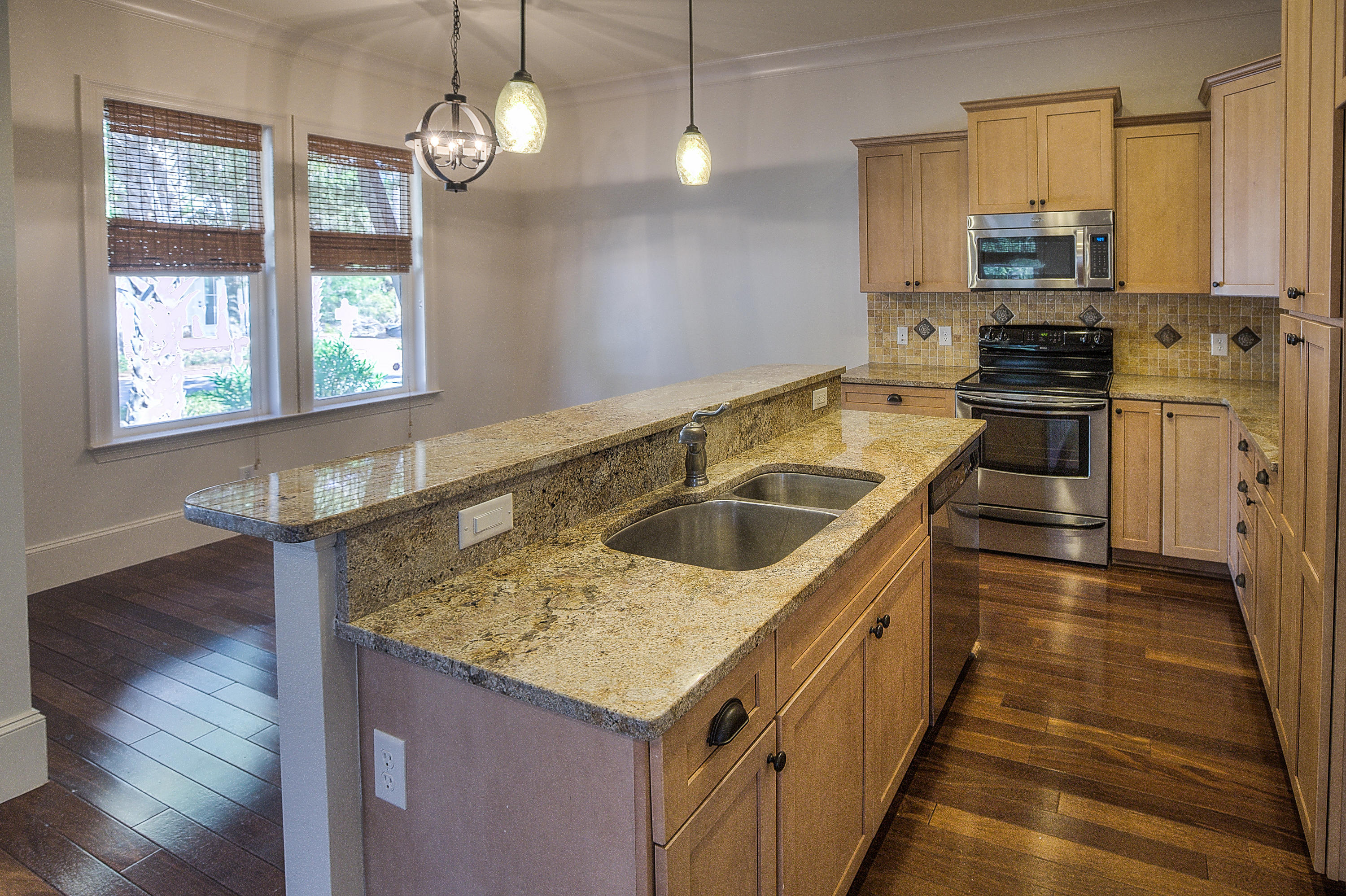 COTTAGES AT EASTERN LAKE - Residential