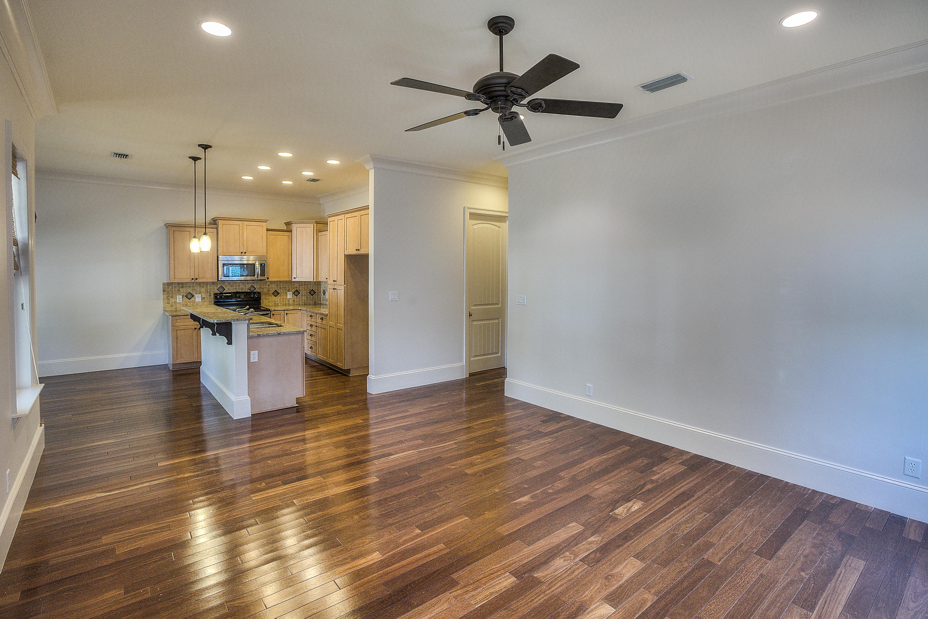 COTTAGES AT EASTERN LAKE - Residential