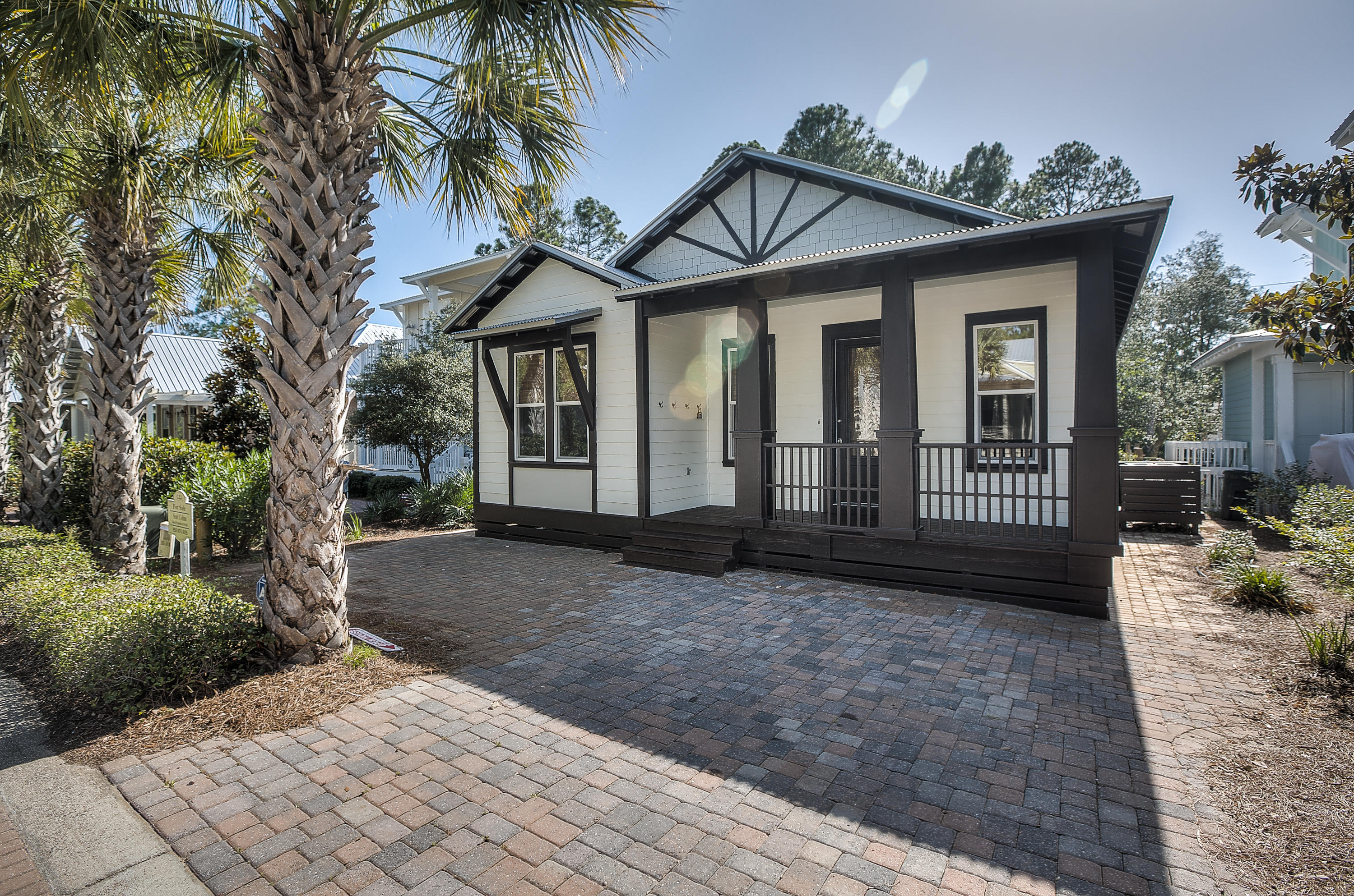 COTTAGES AT EASTERN LAKE - Residential