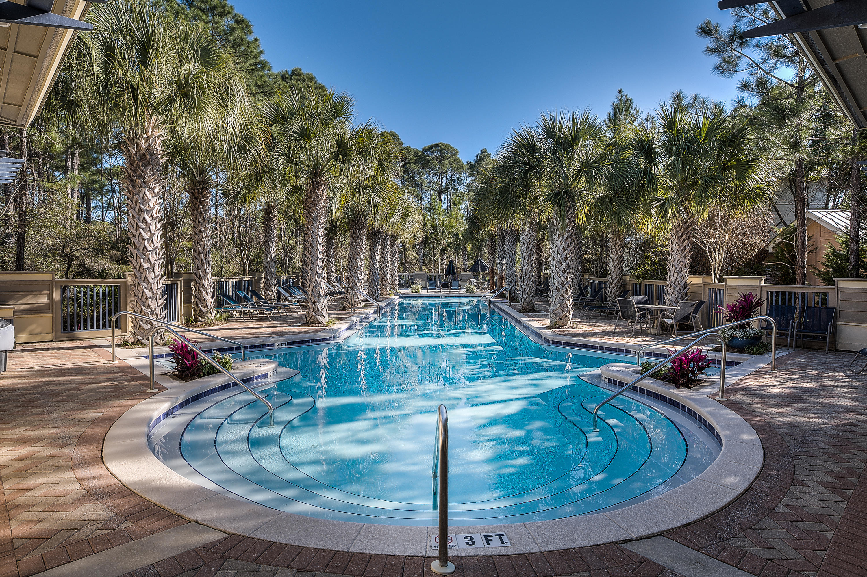 COTTAGES AT EASTERN LAKE - Residential