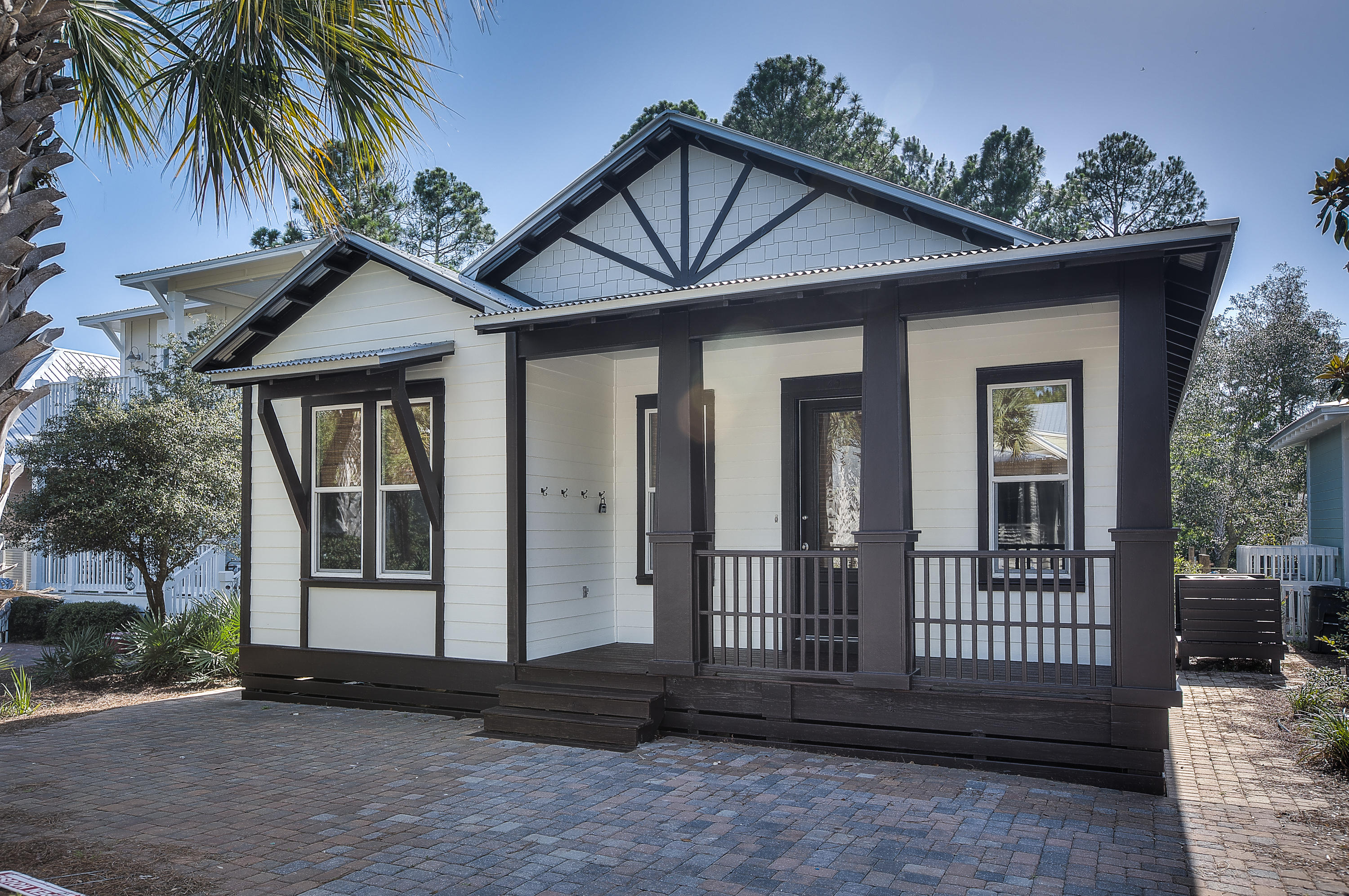COTTAGES AT EASTERN LAKE - Residential