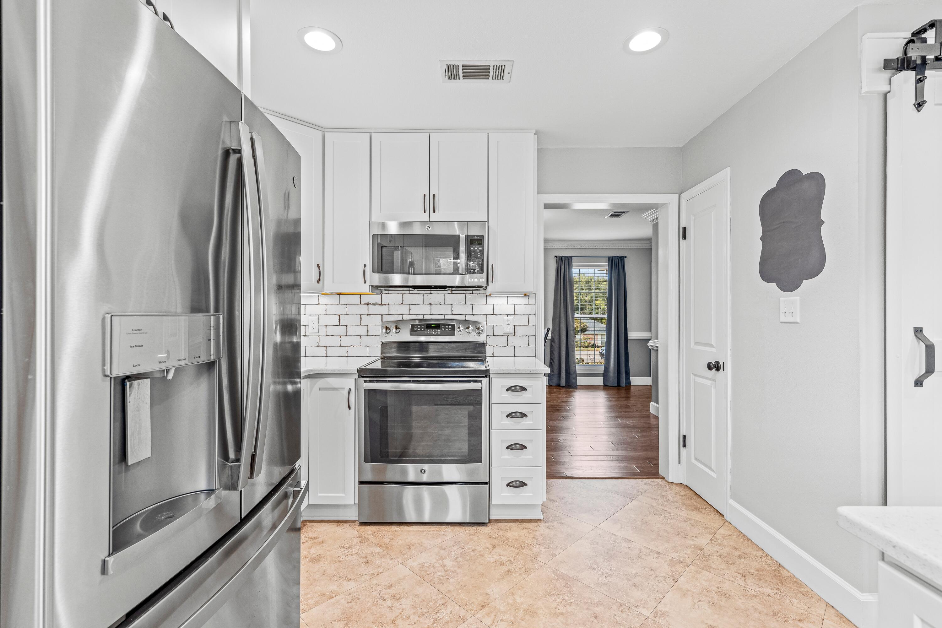 ROCKY BAYOU COUNTRY CLUB ESTATES 4 - Residential