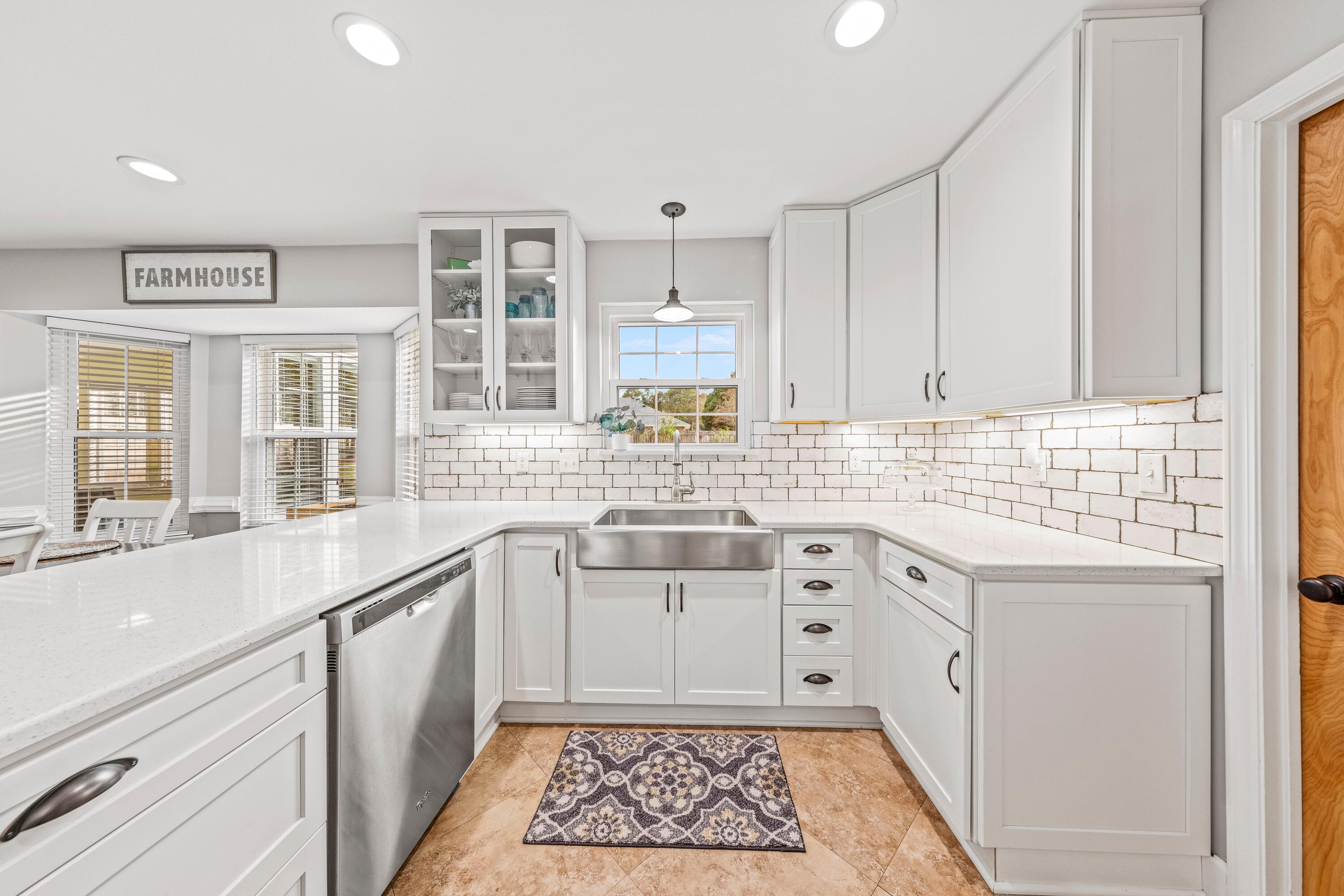 ROCKY BAYOU COUNTRY CLUB ESTATES 4 - Residential