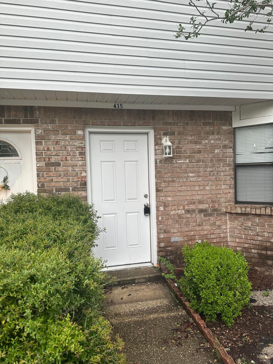 Great 2 bedroom/ 2.5 Bath townhome in the heart of Fort Walton Beach. This townhome is in a great location for either Eglin or Hurlburt Air Force Base. Location is also convenient  to shopping, beaches, and other water activity. Unit comes with boatslip. Come by and view today. Sorry No Pets
