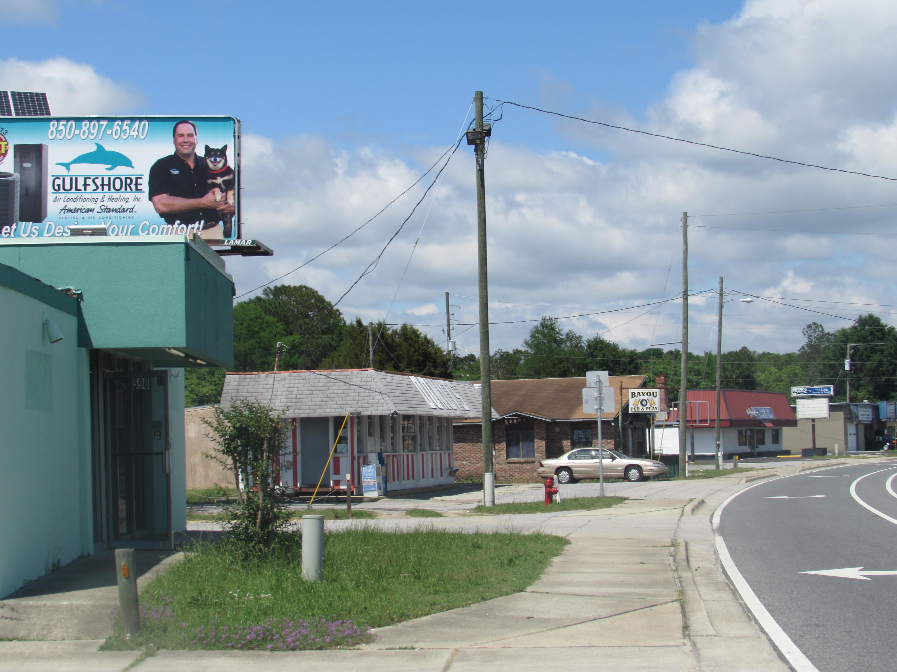 Main image without alt text