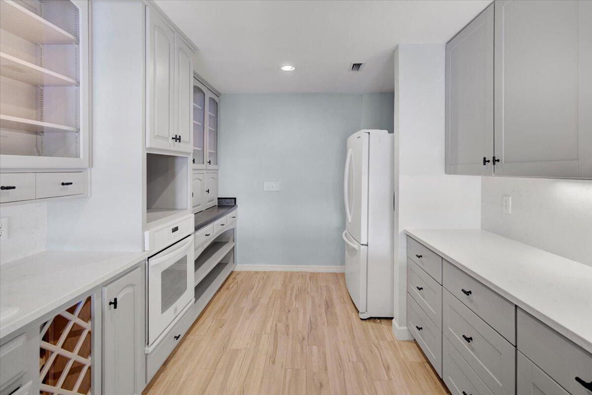 HIDDEN COVE T/H - Residential