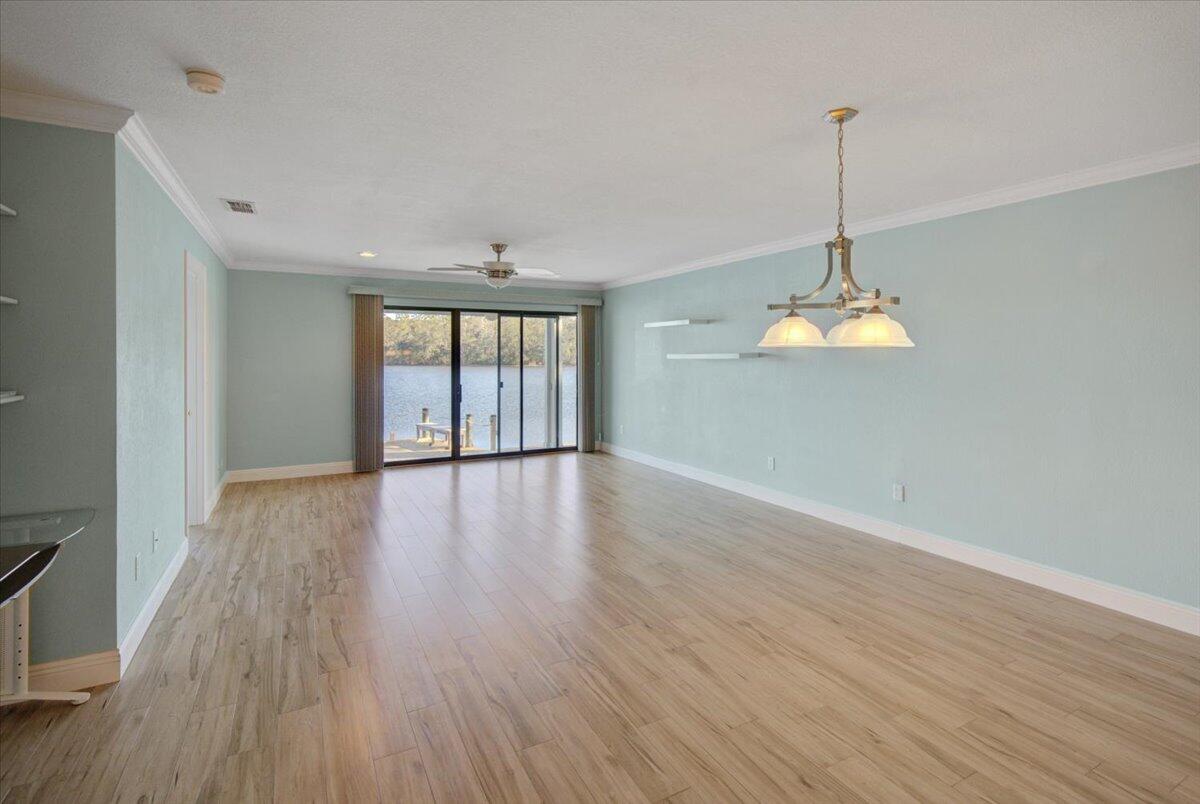 HIDDEN COVE T/H - Residential