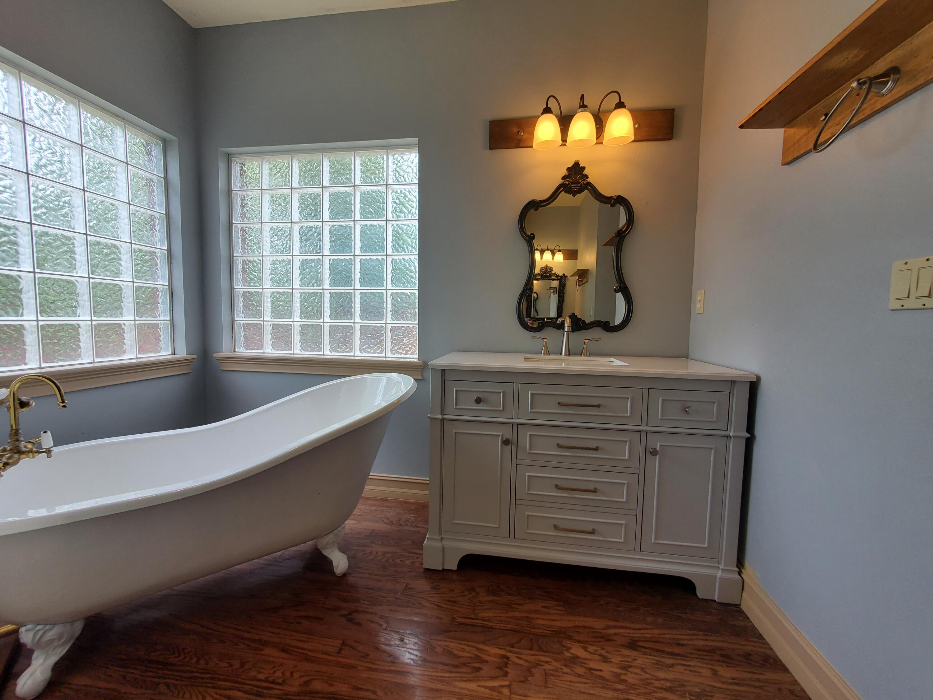 RIVERCHASE S/D PH 2 - Residential Lease