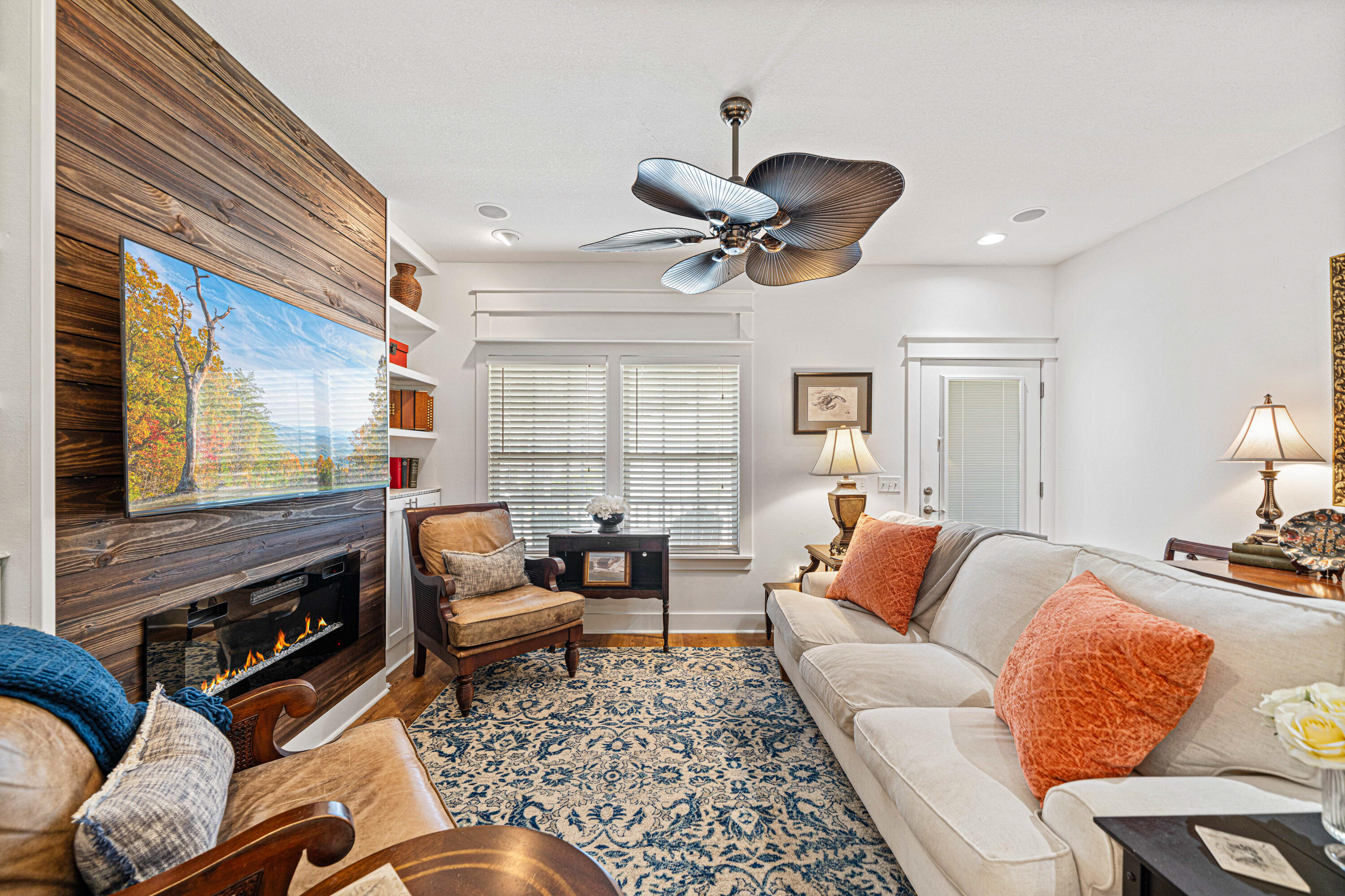 PARADISE GROVE - Residential