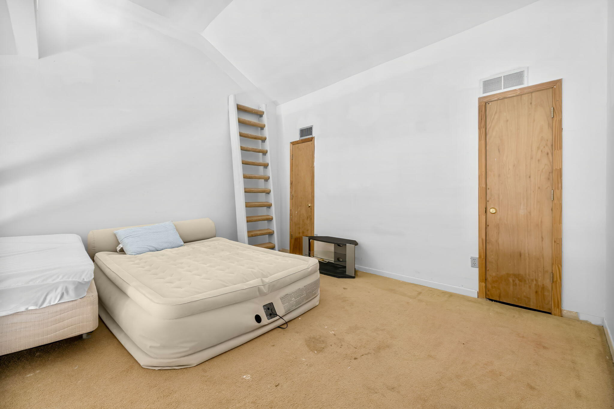 DOCKSIDE NORTH CONDO - Residential