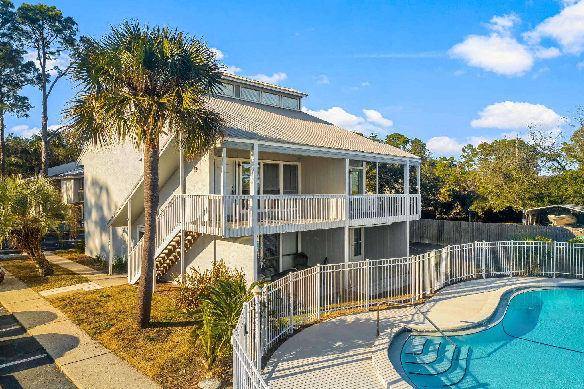 DOCKSIDE NORTH CONDO - Residential