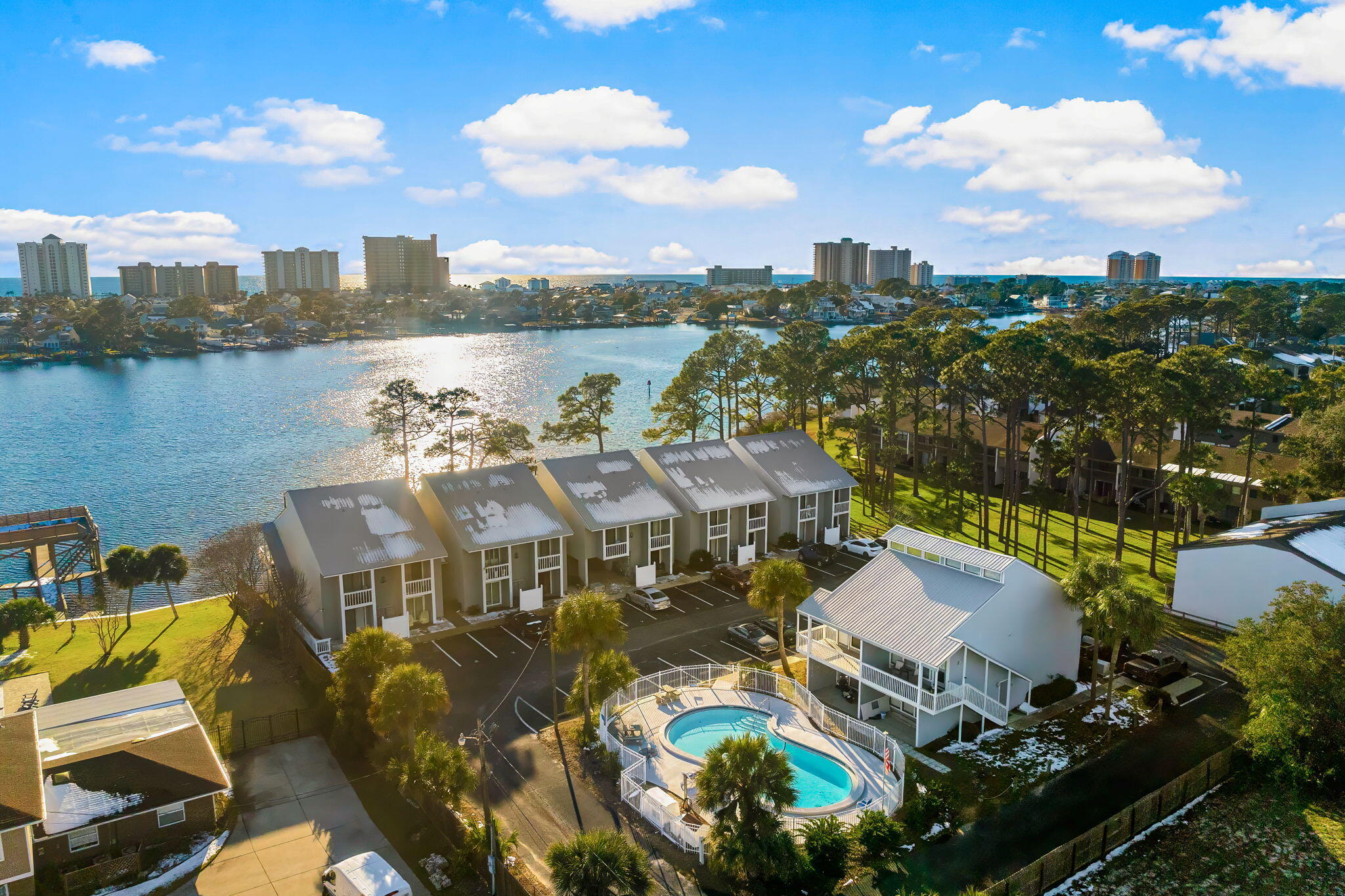 DOCKSIDE NORTH CONDO - Residential