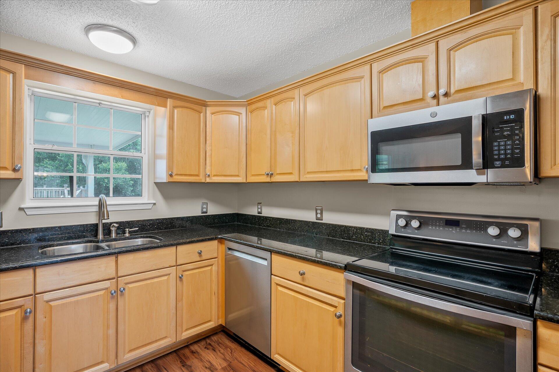 HOLLEY BY THE SEA - Residential