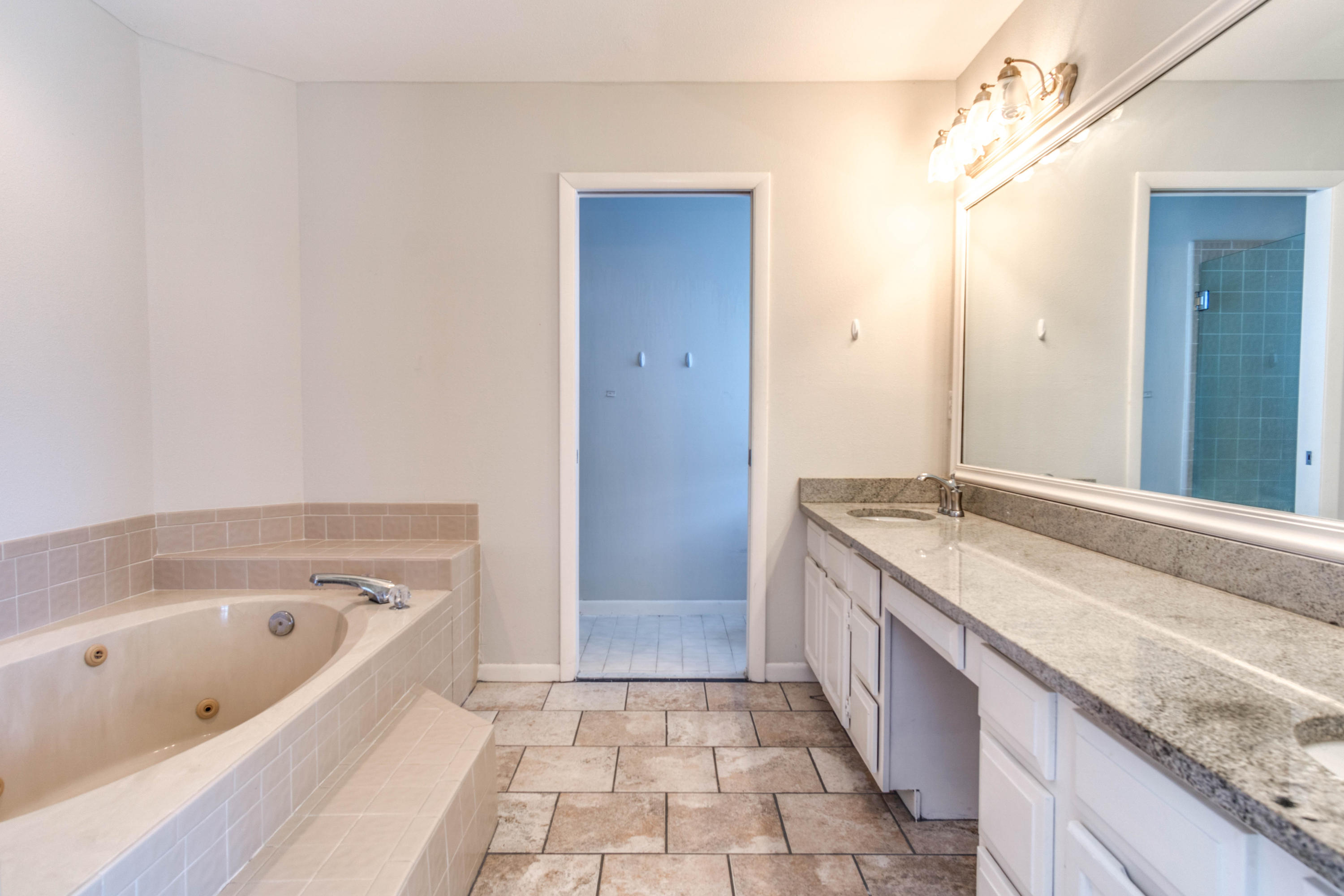 ST ANDREWS EAST BLUEWATER BAY - Residential