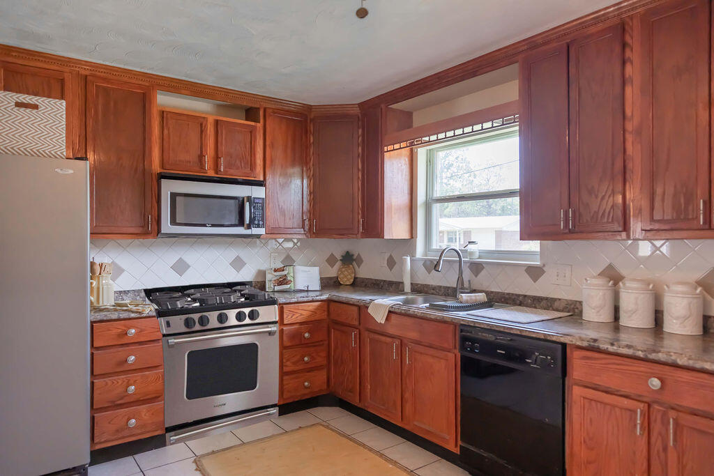 SHERRY WOODS - Residential