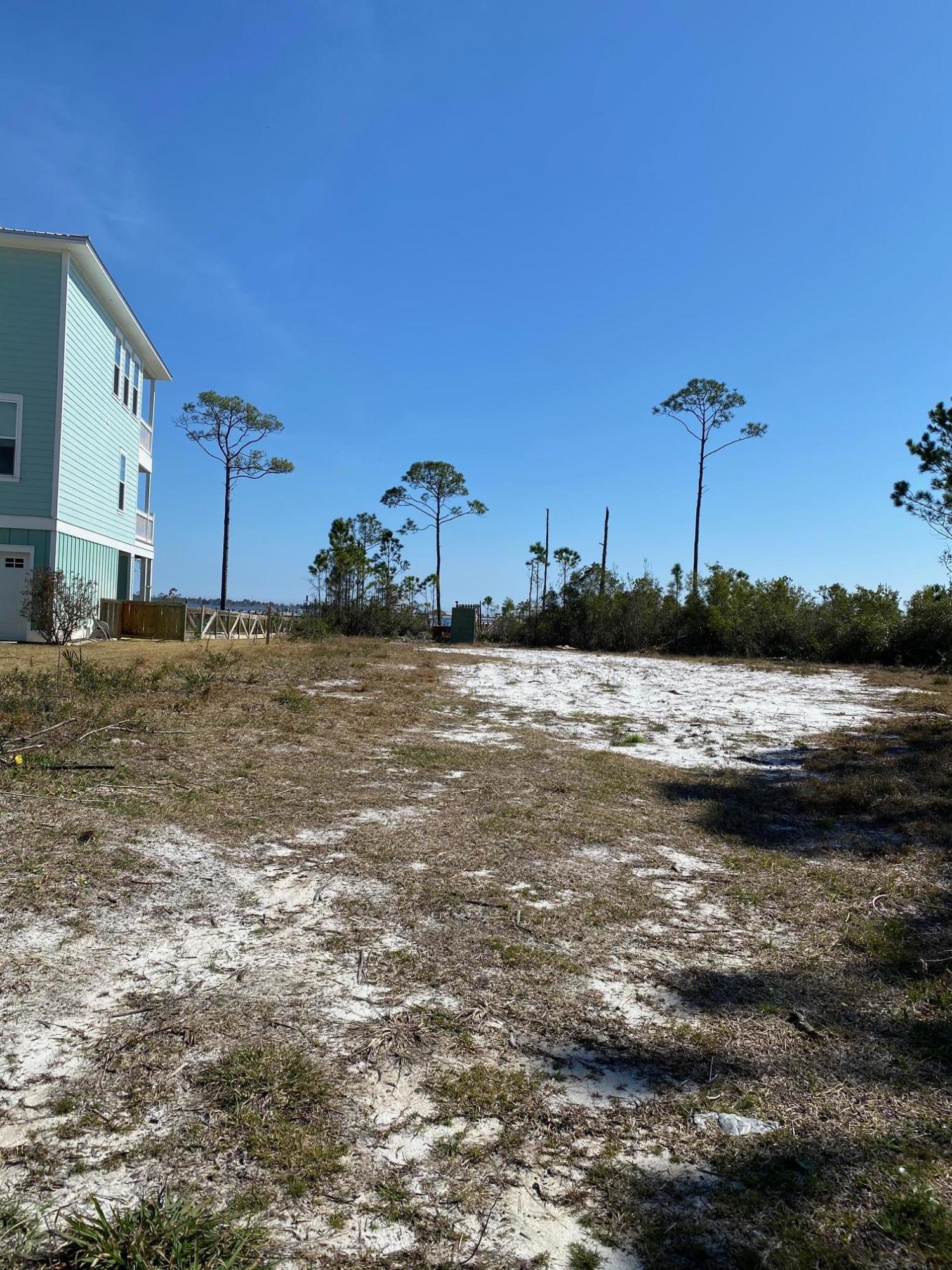 SPARKLING WATERS - Land