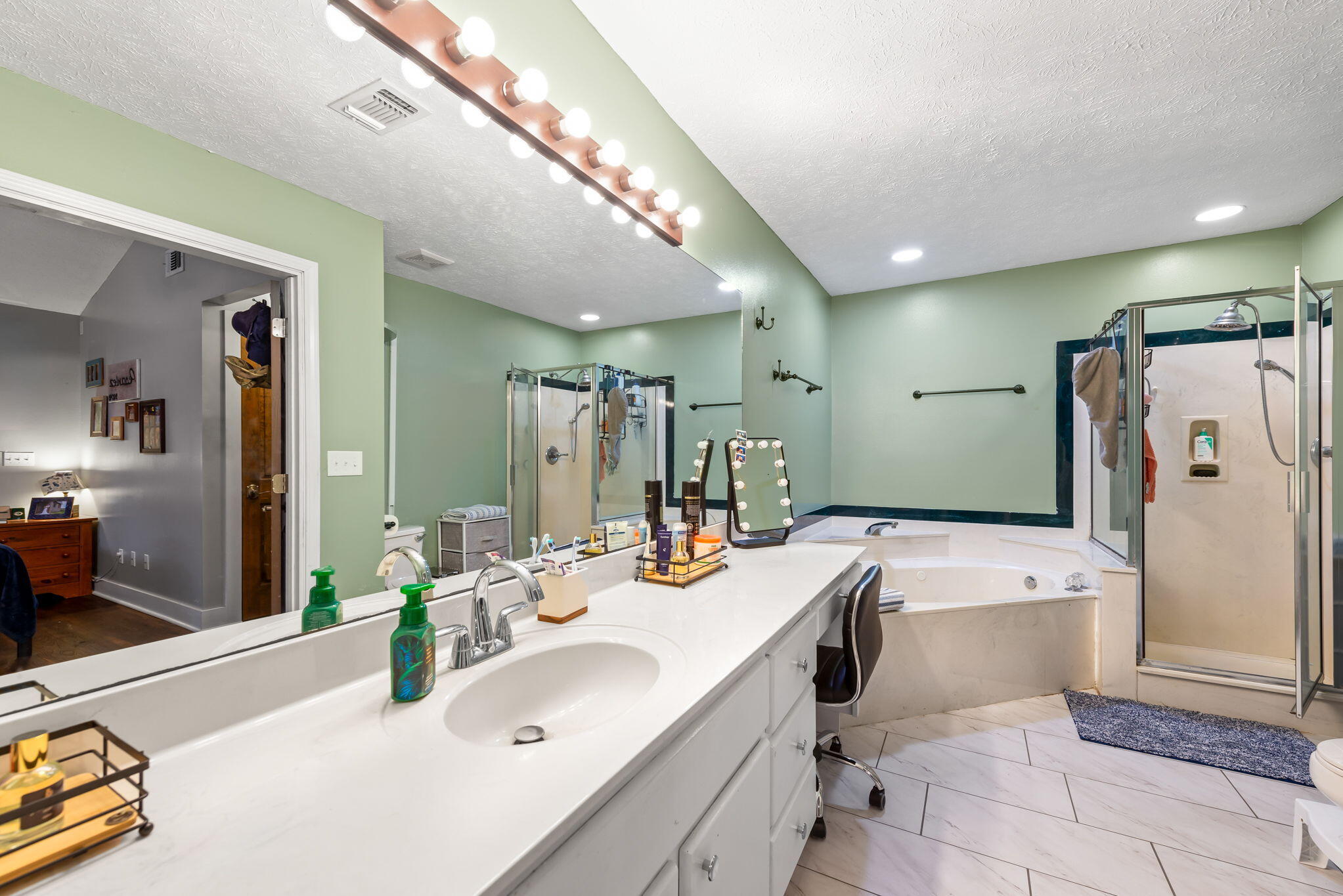 TOM KING ESTATES - Residential