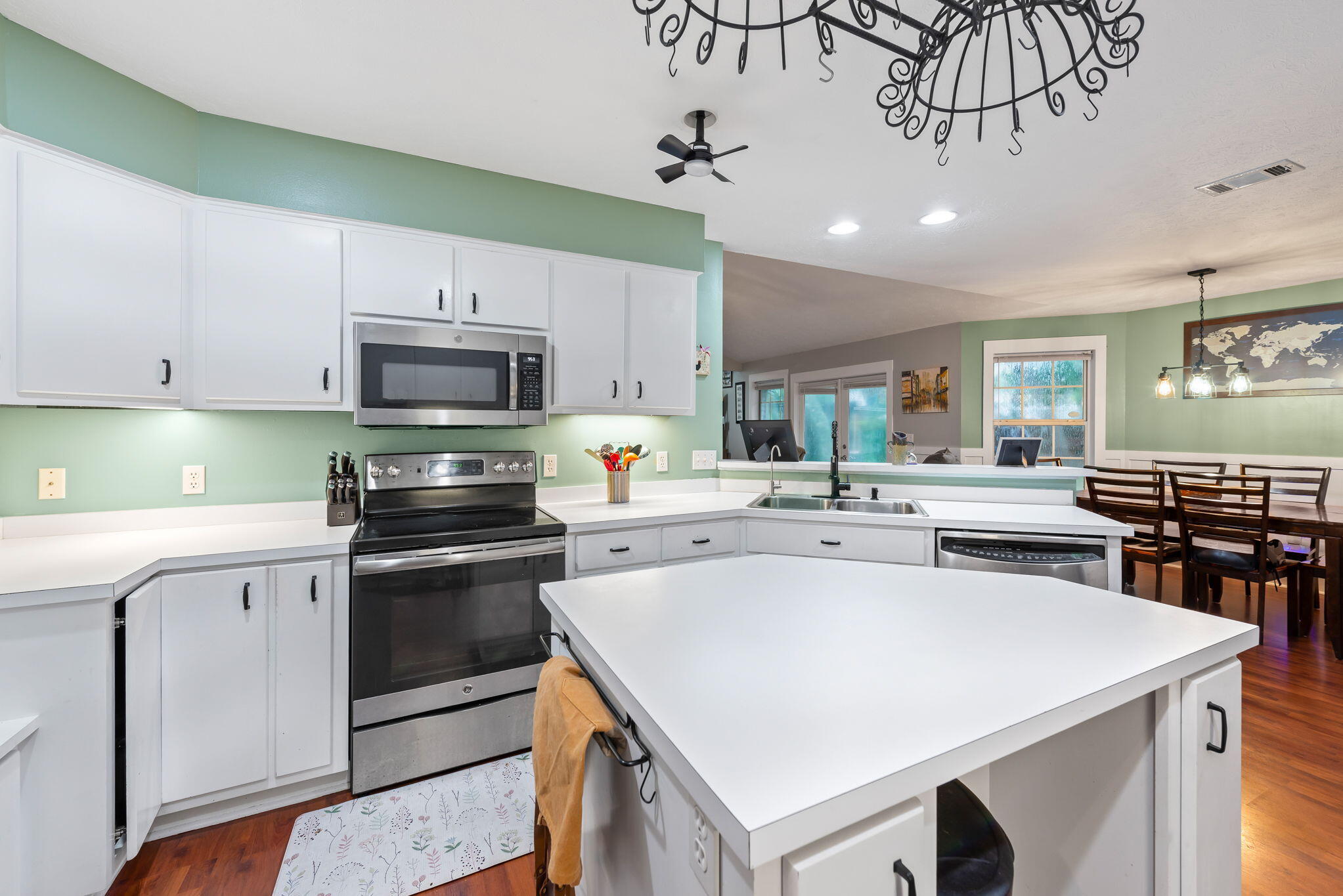 TOM KING ESTATES - Residential